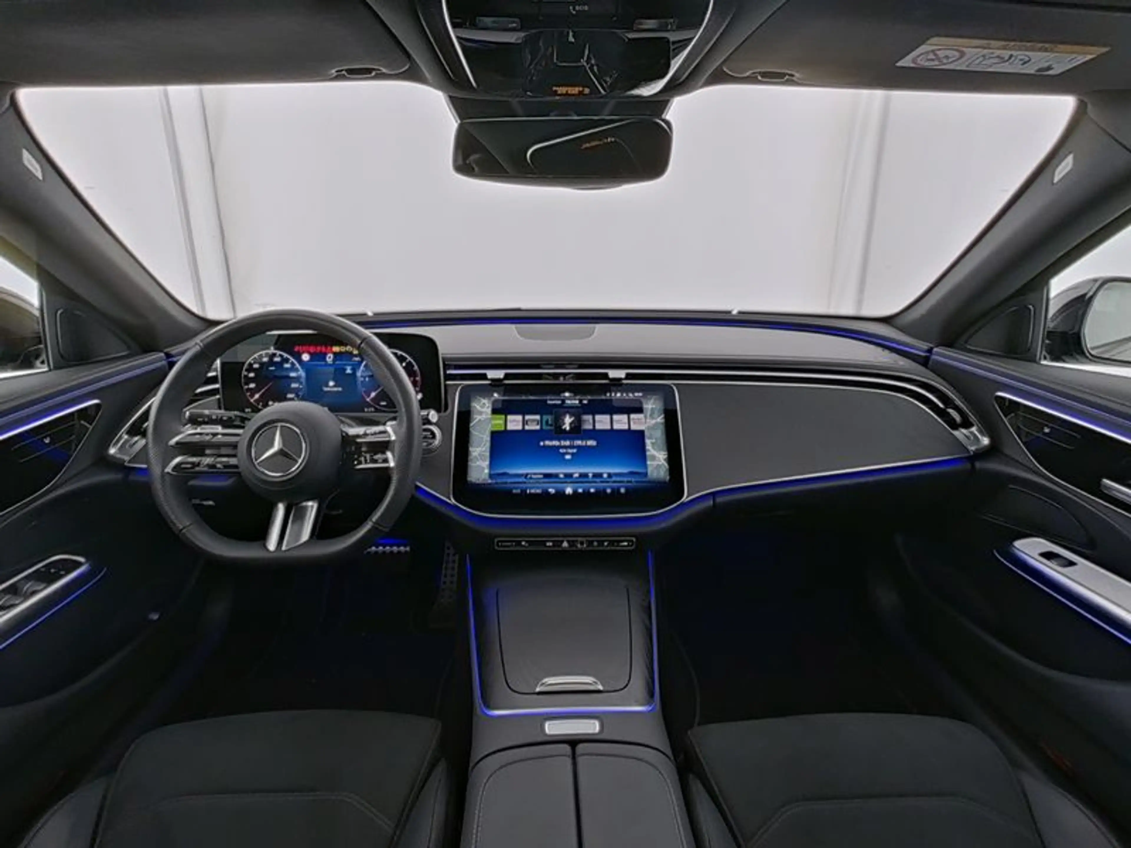 Mercedes-Benz E 220 d T AMG-Sport/LED/Cam/Pano/AHK/Night/Totw — photo 6