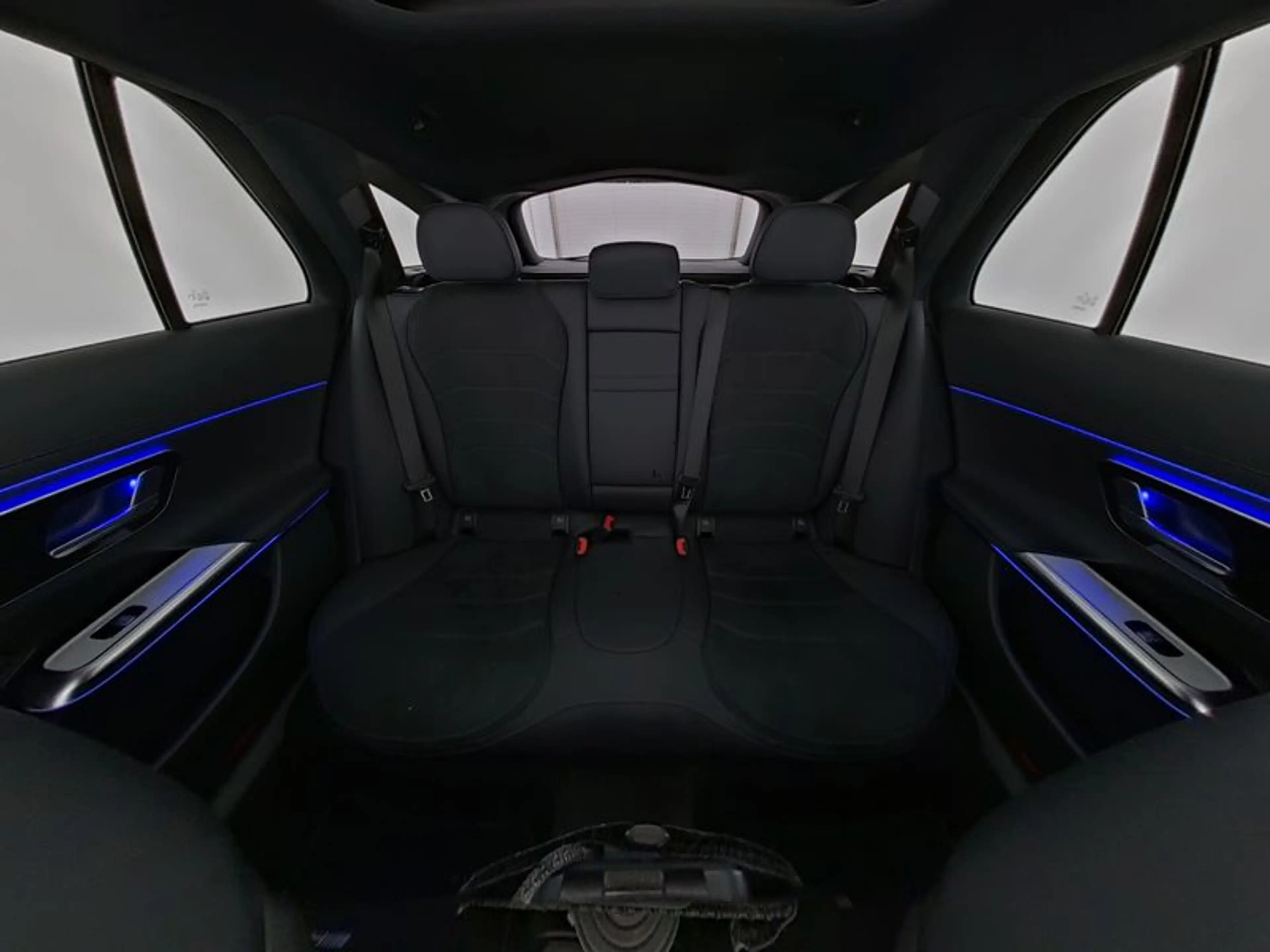 Mercedes-Benz E 220 d T AMG-Sport/LED/Cam/Pano/AHK/Night/Totw — photo 10