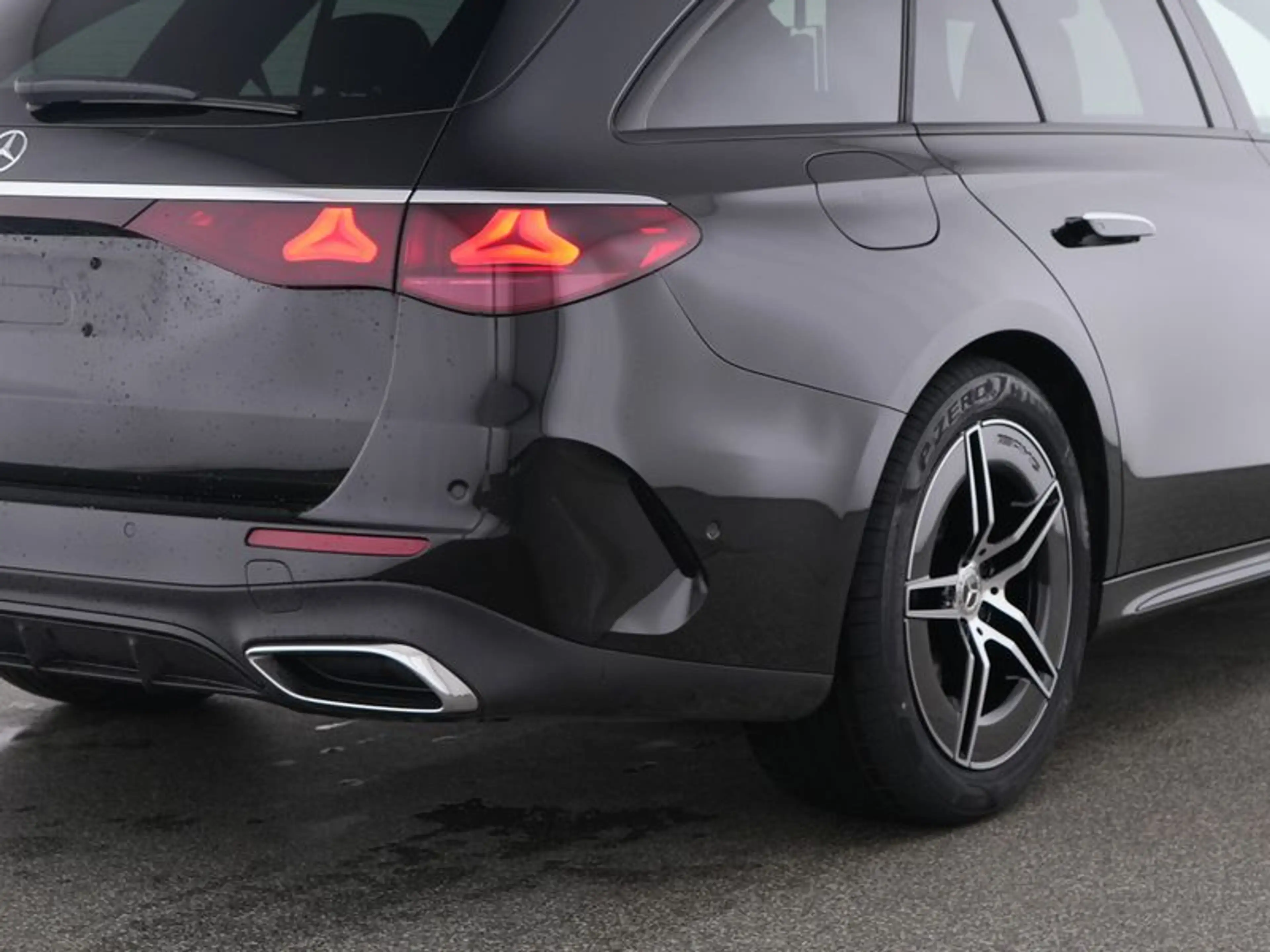 Mercedes-Benz E 220 d T AMG-Sport/LED/Cam/Pano/AHK/Night/Totw — photo 5