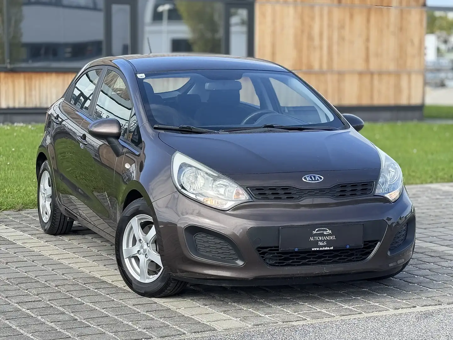 Kia Rio 1,2 CVVT Cool Brun - 1