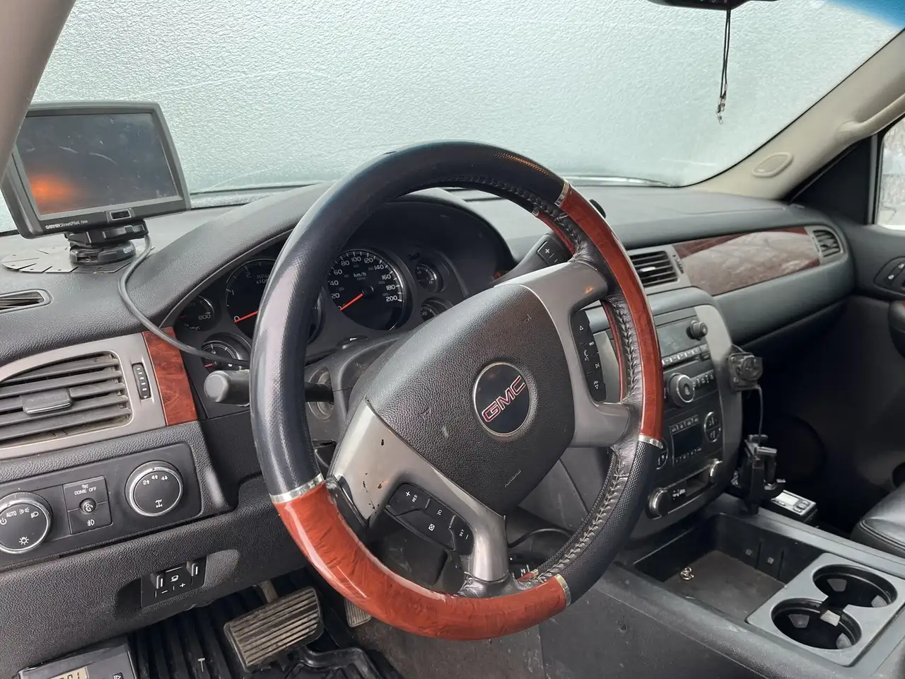 GMC Sierra 2500HD снимка GMC Sierra 2500HD