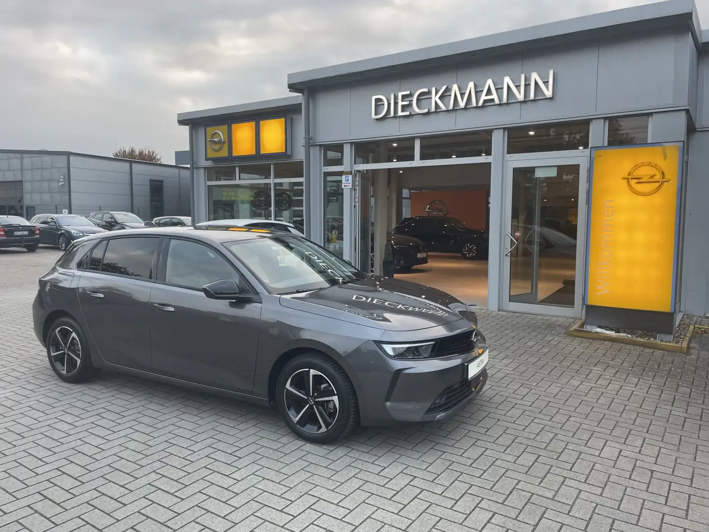 Opel Astra Edition Multimedia SHZ PDC V/H LM Allwetter Grau - 2
