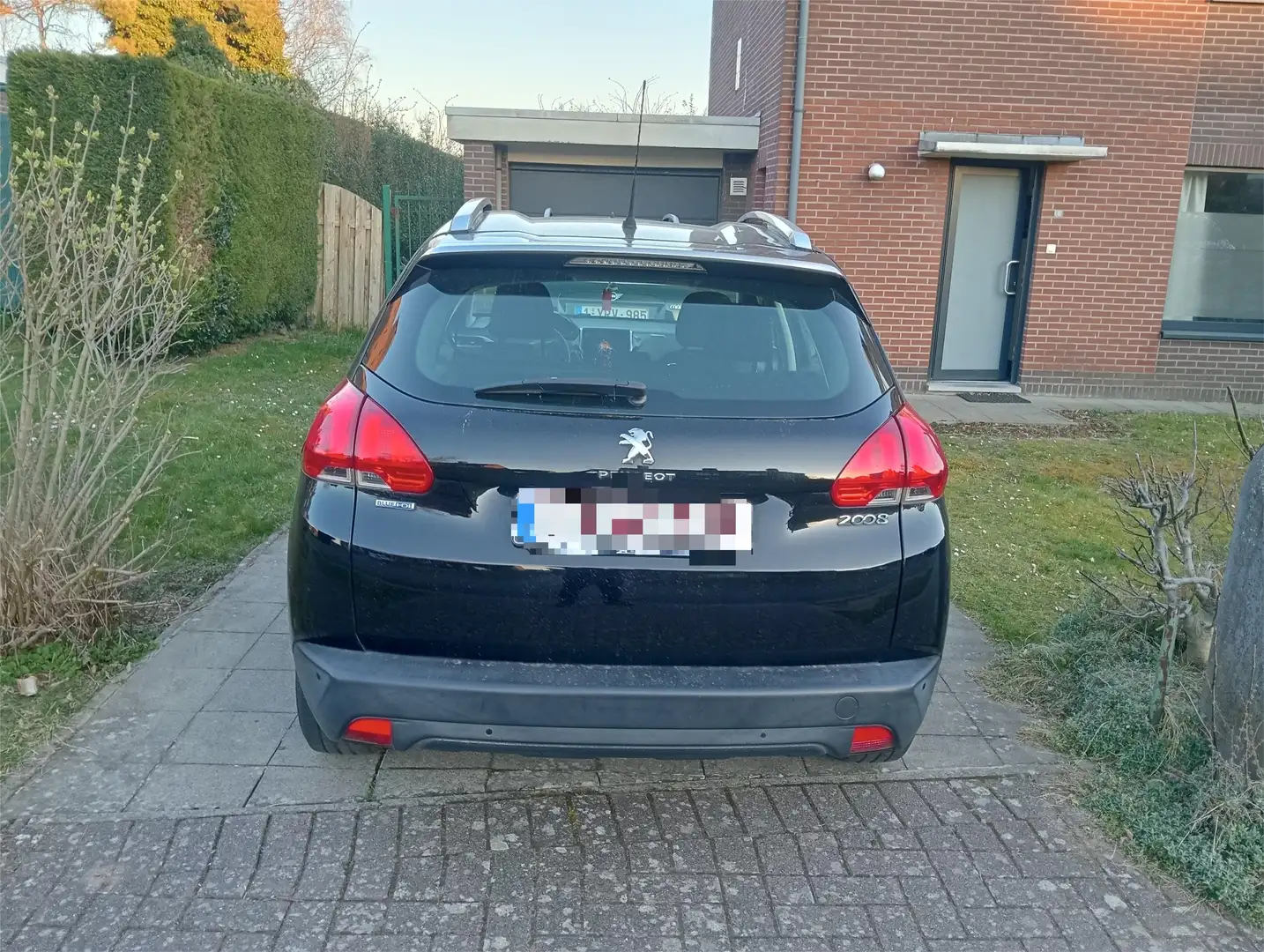 Peugeot 2008 2008 e-HDi FAP 92 STOP Zwart - 2