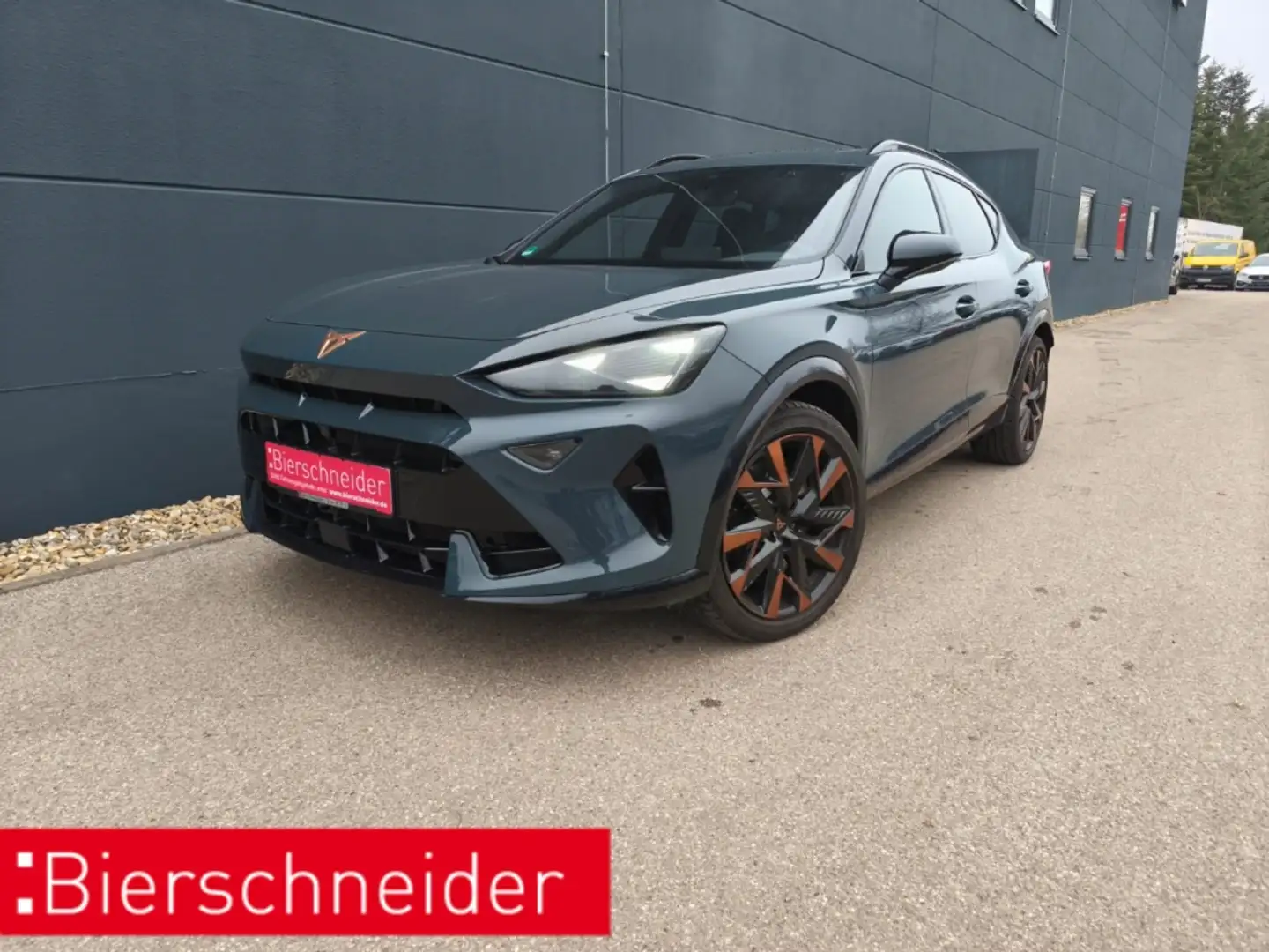 CUPRA Formentor 333 VZ AKRAPOVIC SKYLINE Sennheiser Blau - 1