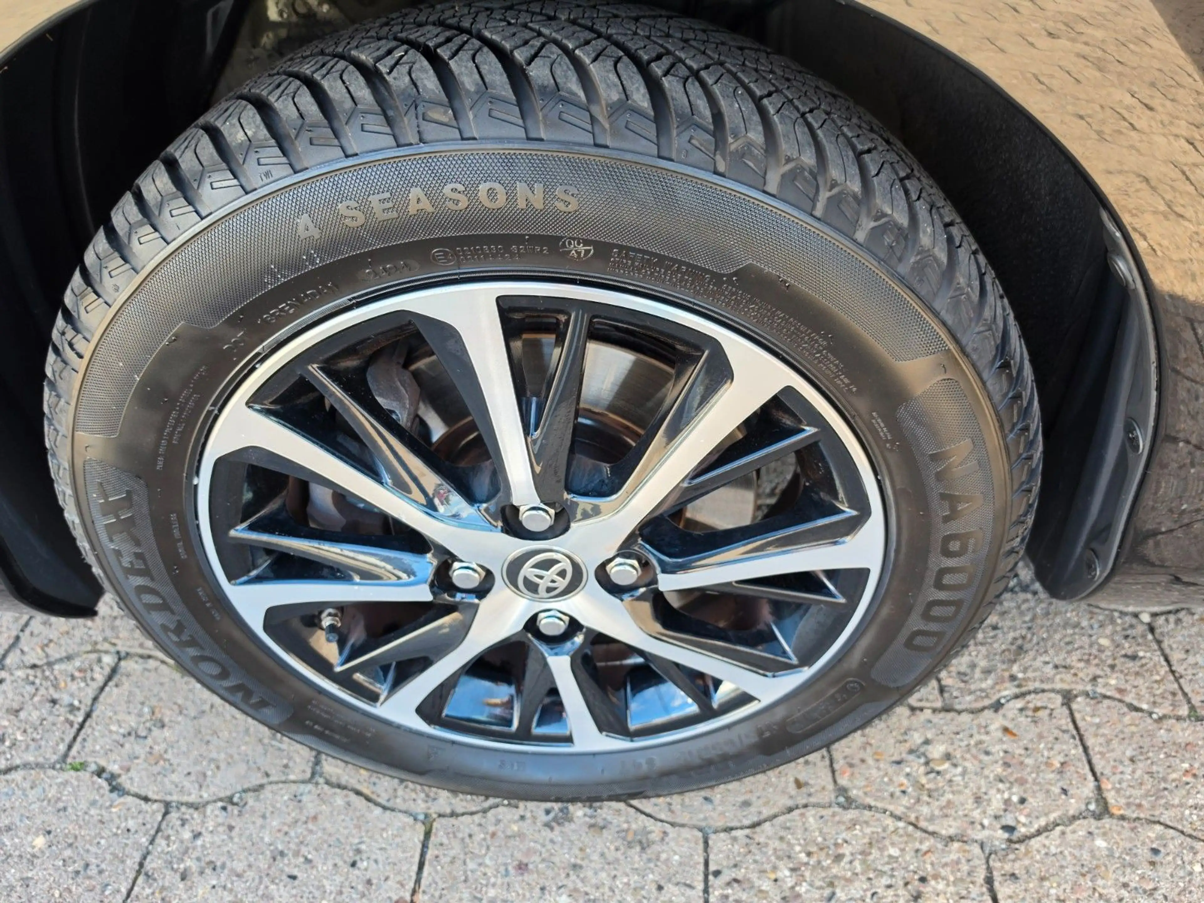 Toyota Yaris 1.5 Benziner Team D — photo 9