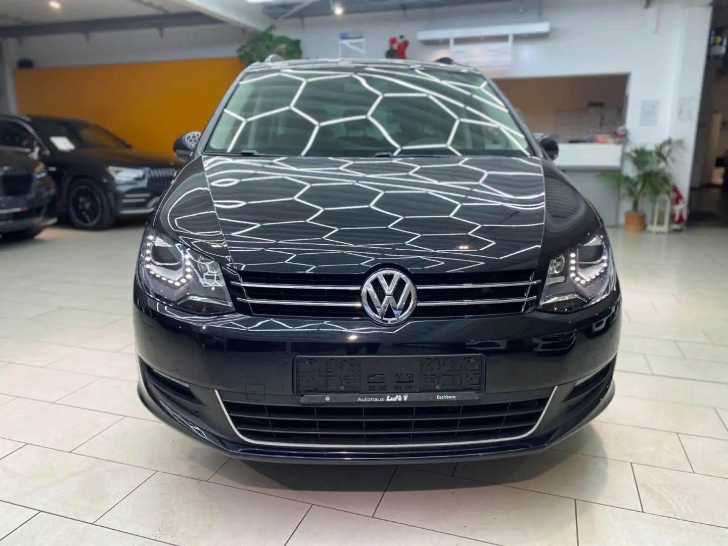 Volkswagen Sharan 2.0 TDI BMT Automatik Navi Pano RueFaKa PDC SHZ Te Zwart - 2