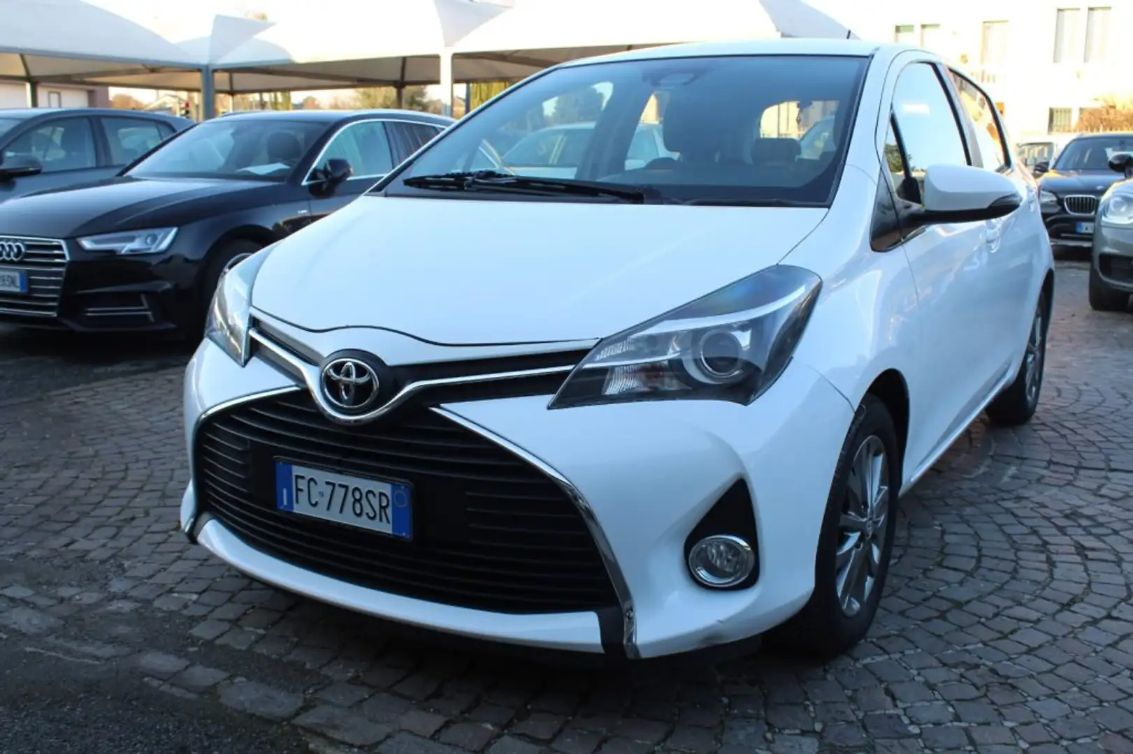 Toyota Yaris 1.0 5 porte Bianco - 1