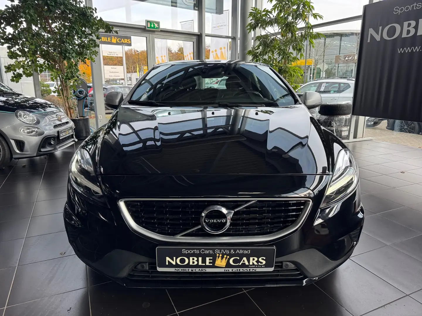 Volvo V40 T3 Geartronic R Design LED ALU Schwarz - 2