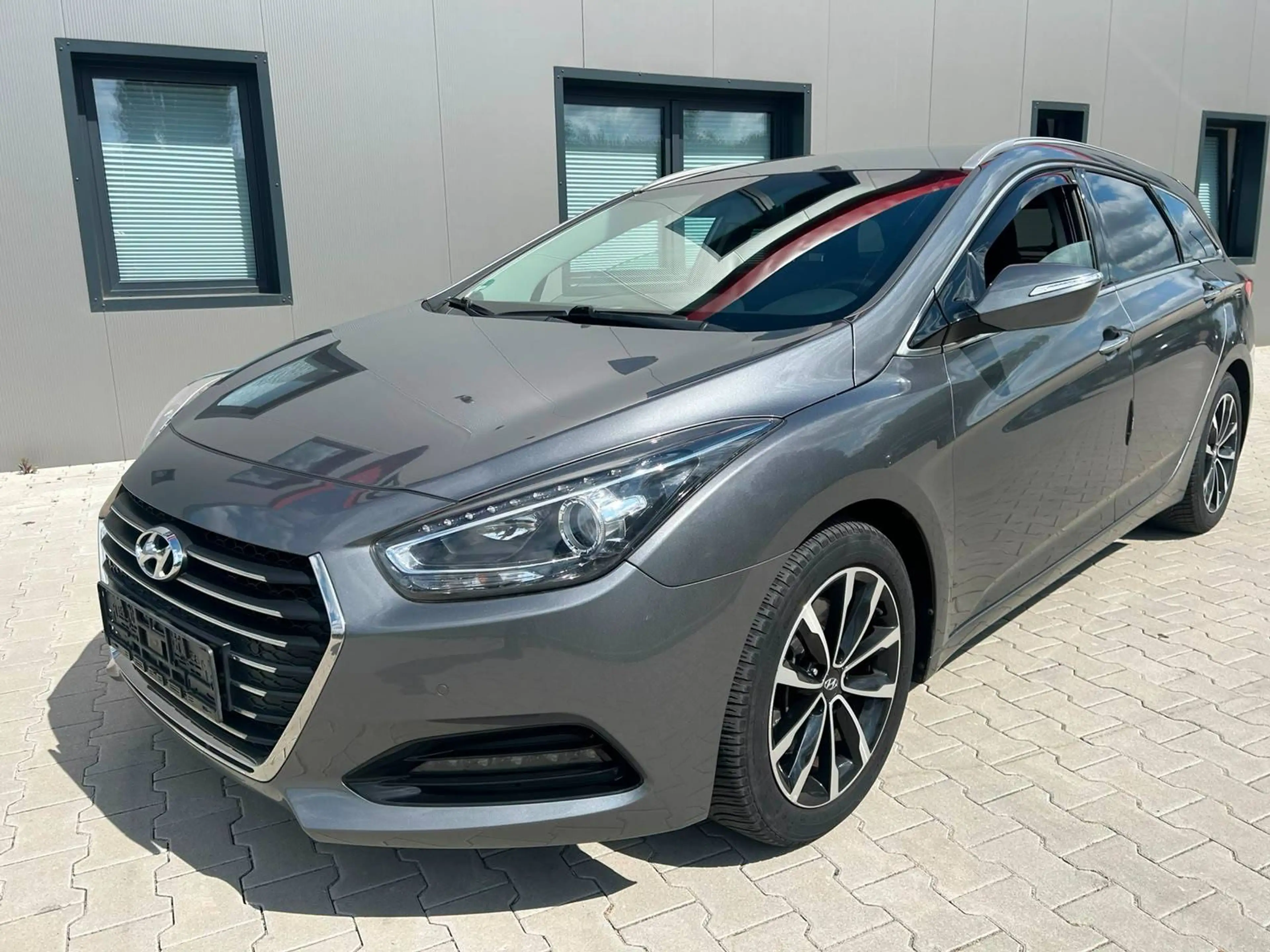 Hyundai i40 blue Style — photo 4