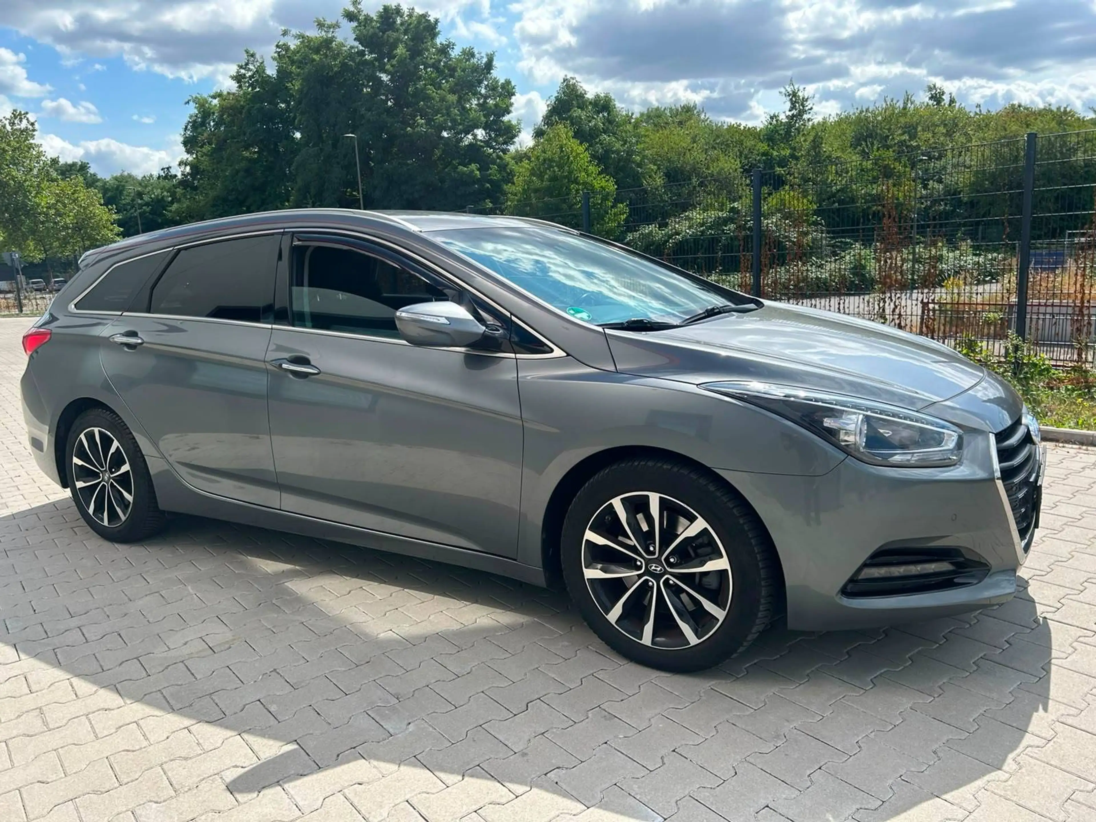 Hyundai i40 blue Style — photo 2