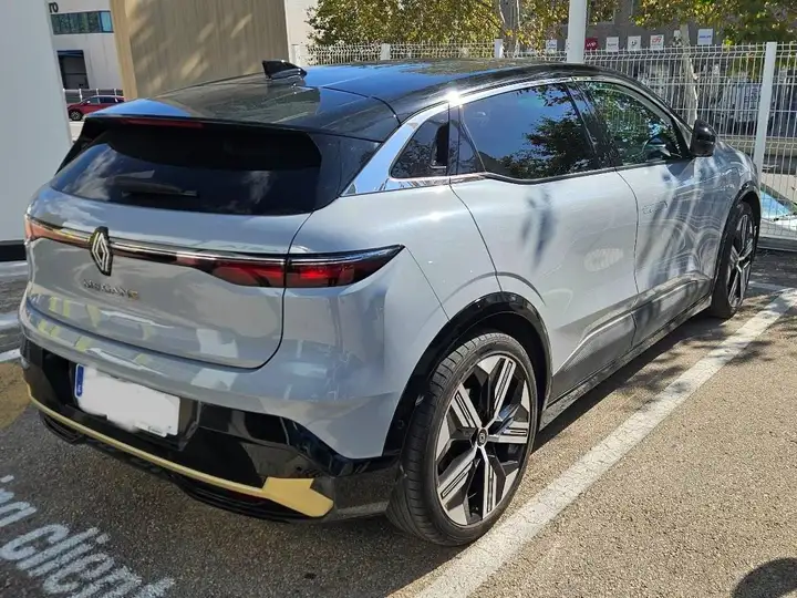 Renault Mégane E-Tech 100% eléctrico iconic EV60 super charge 2023, foto 3
