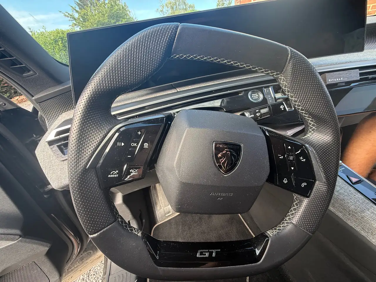 Peugeot 3008 3008 Plug-In Hybrid — photo 35