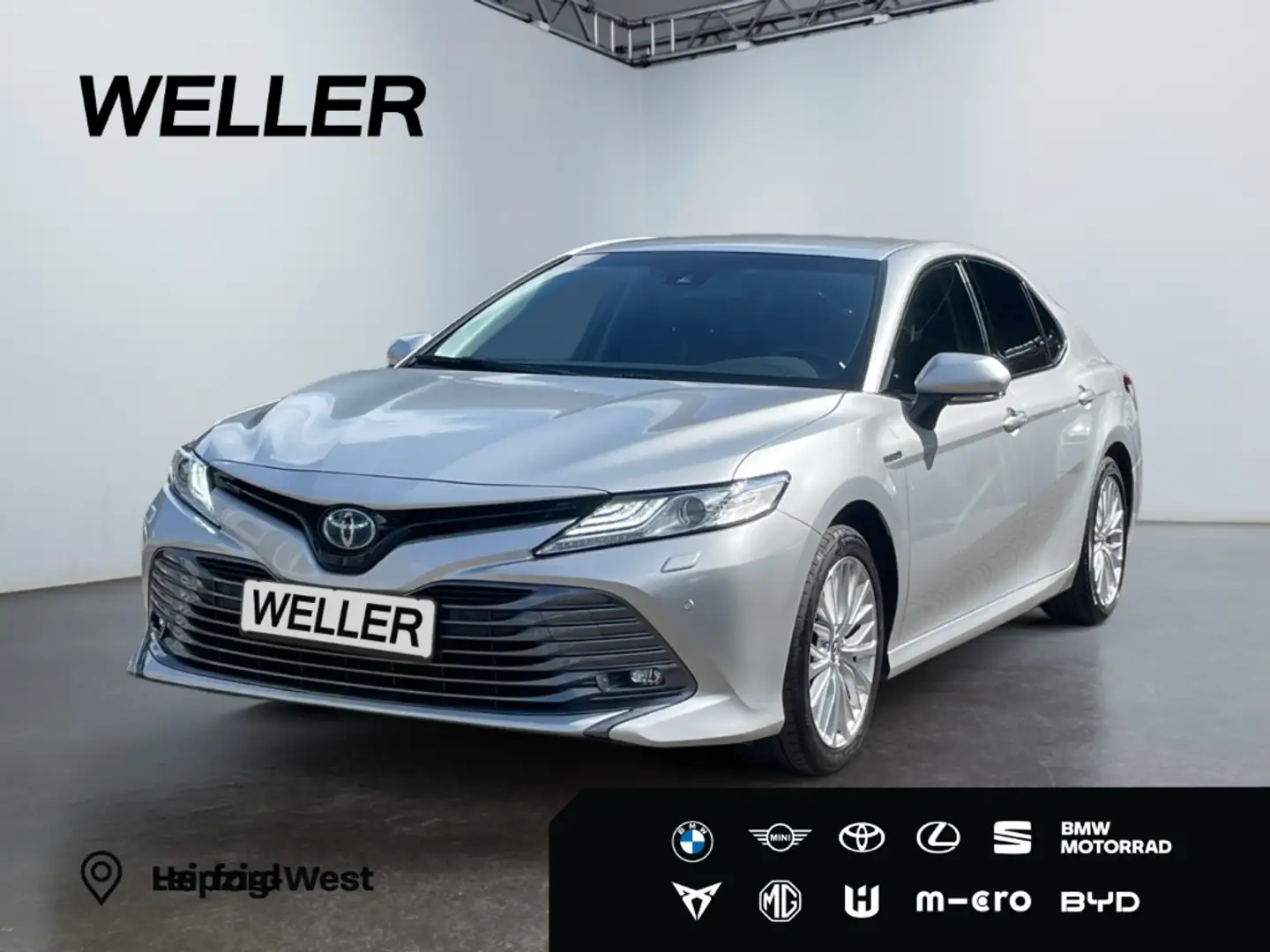 Toyota Camry Executive *LED*Leder*Navi*Kamera*SHZ*PDC* Silber - 1