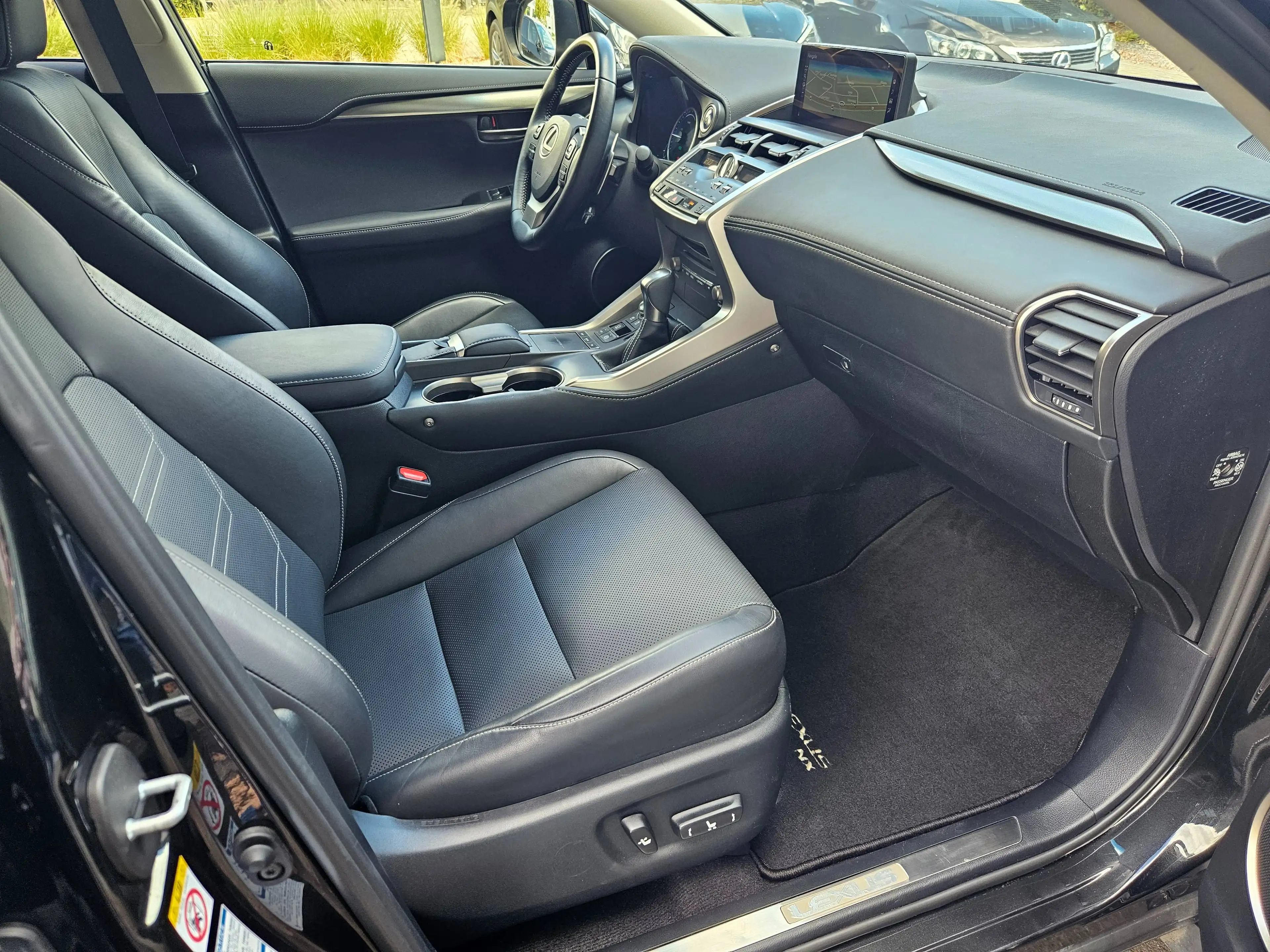 Lexus NX 300h NX 300h 2.5i AWD Executive Line E-CVT (EU6.2) — photo 8