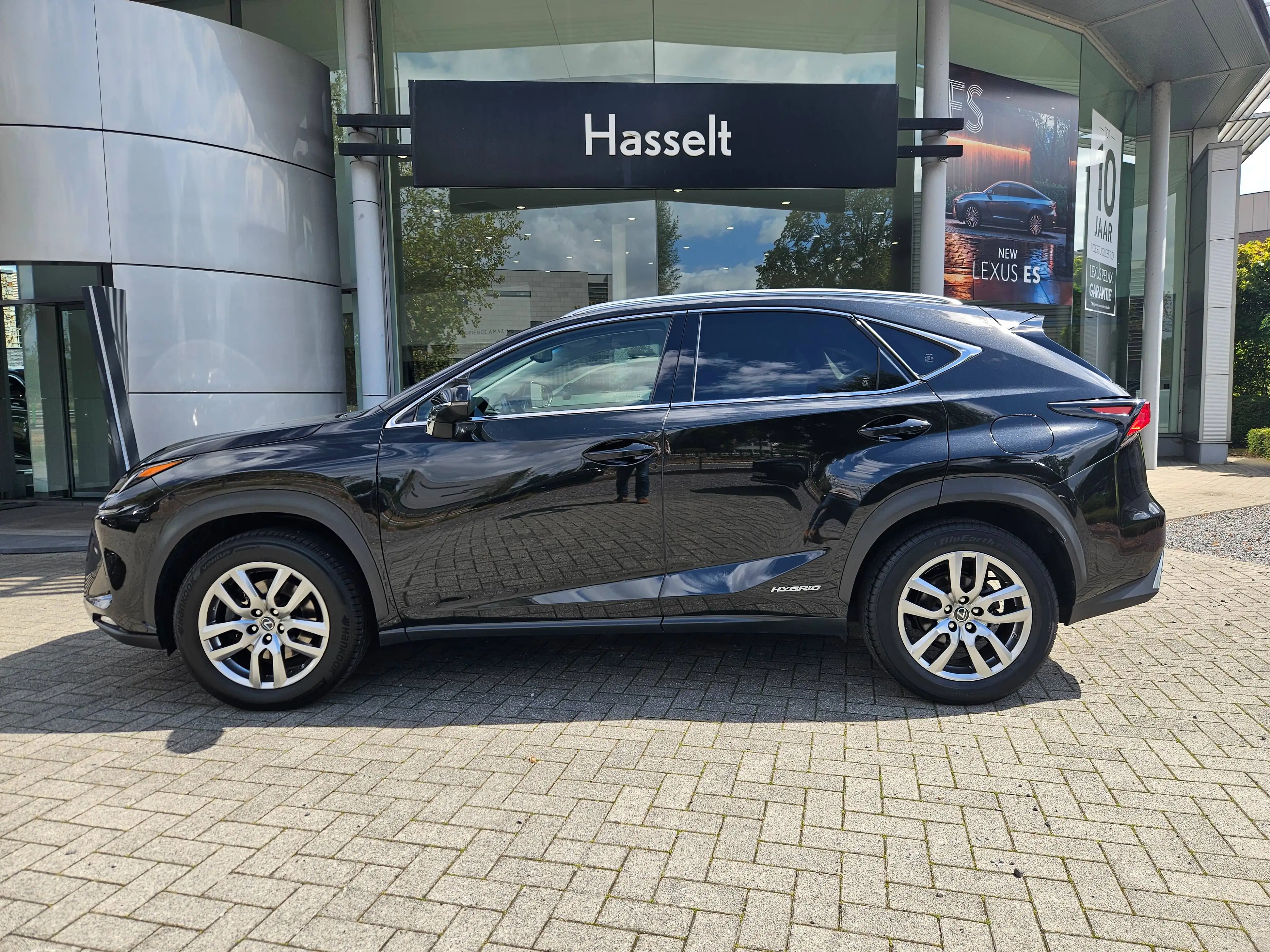 Lexus NX 300h NX 300h 2.5i AWD Executive Line E-CVT (EU6.2) — photo 3