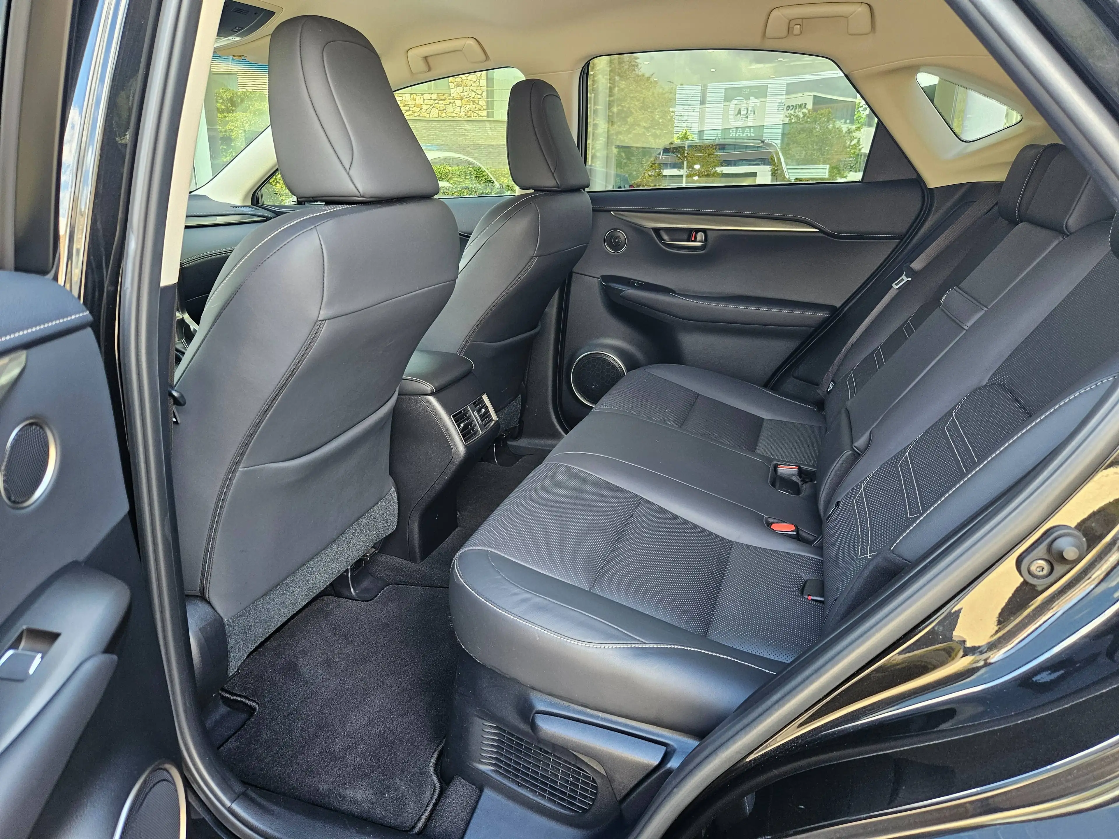 Lexus NX 300h NX 300h 2.5i AWD Executive Line E-CVT (EU6.2) — photo 9