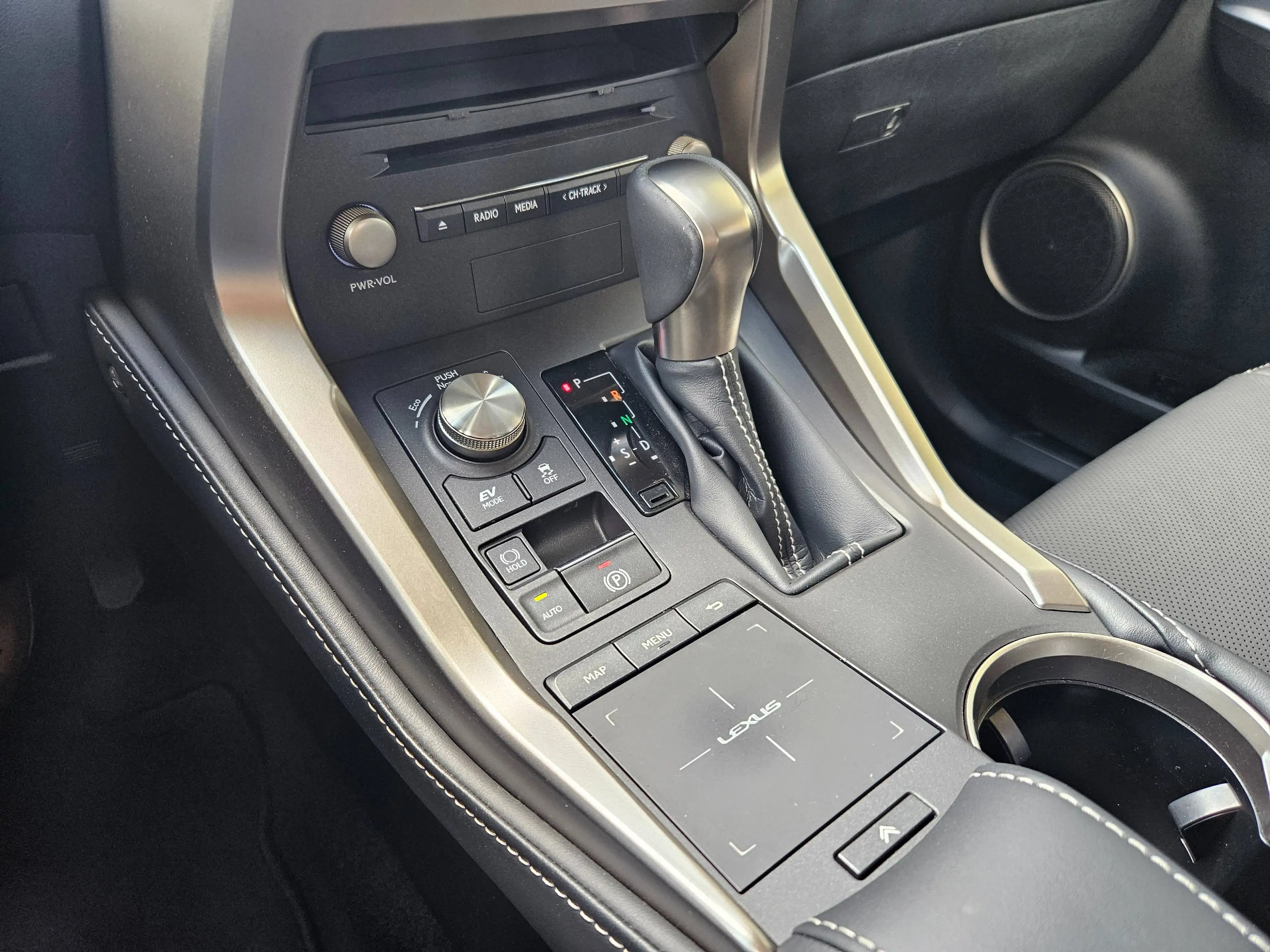 Lexus NX 300h NX 300h 2.5i AWD Executive Line E-CVT (EU6.2) — photo 14