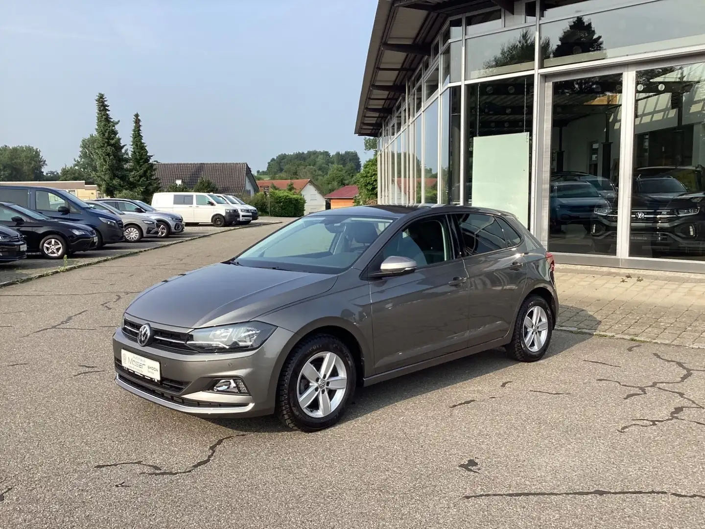 Volkswagen Polo VI Highline DSG/NAVI/LED/ACC/SH/MFL Gris - 1