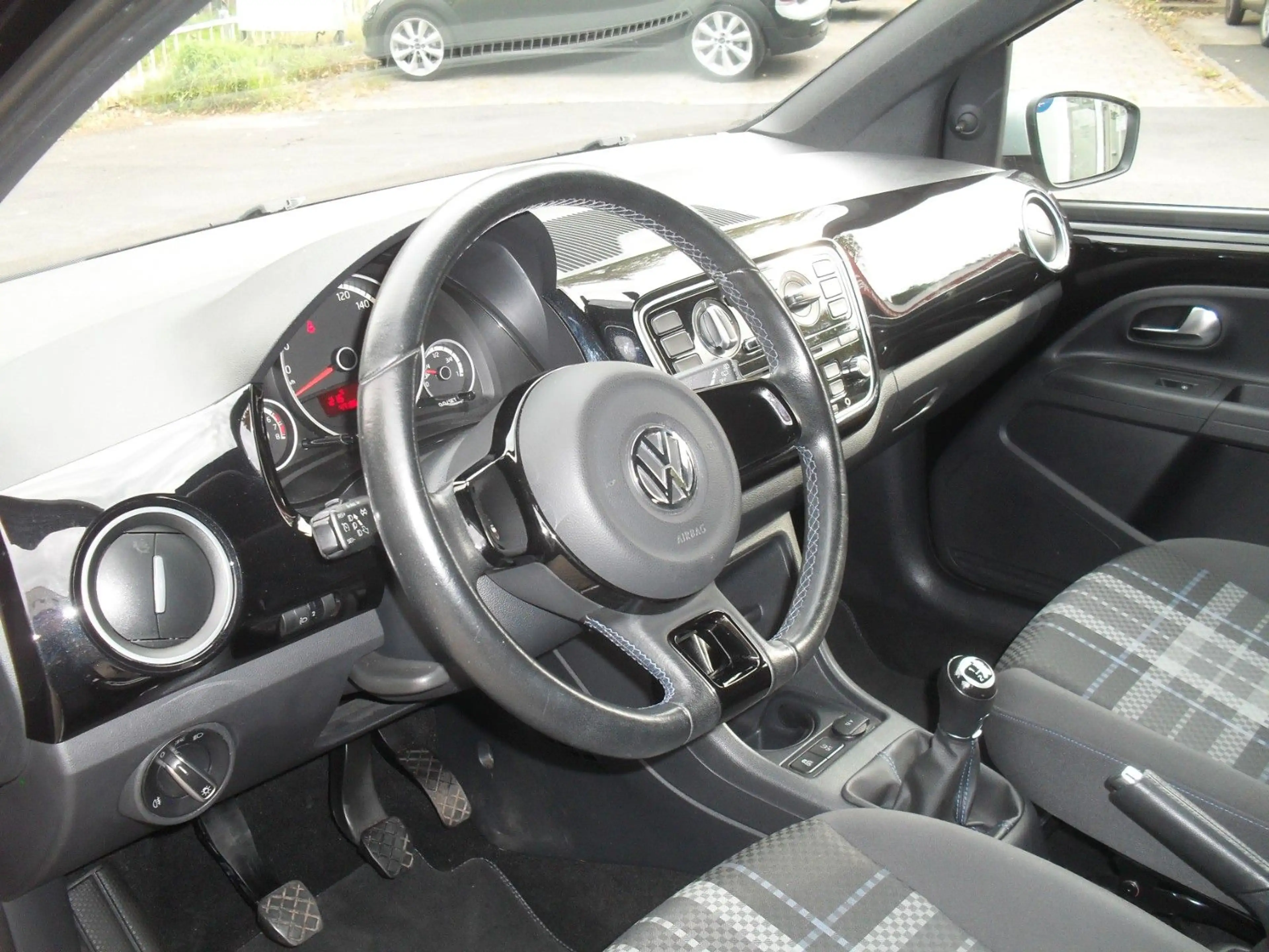Volkswagen up! club up! — photo 10