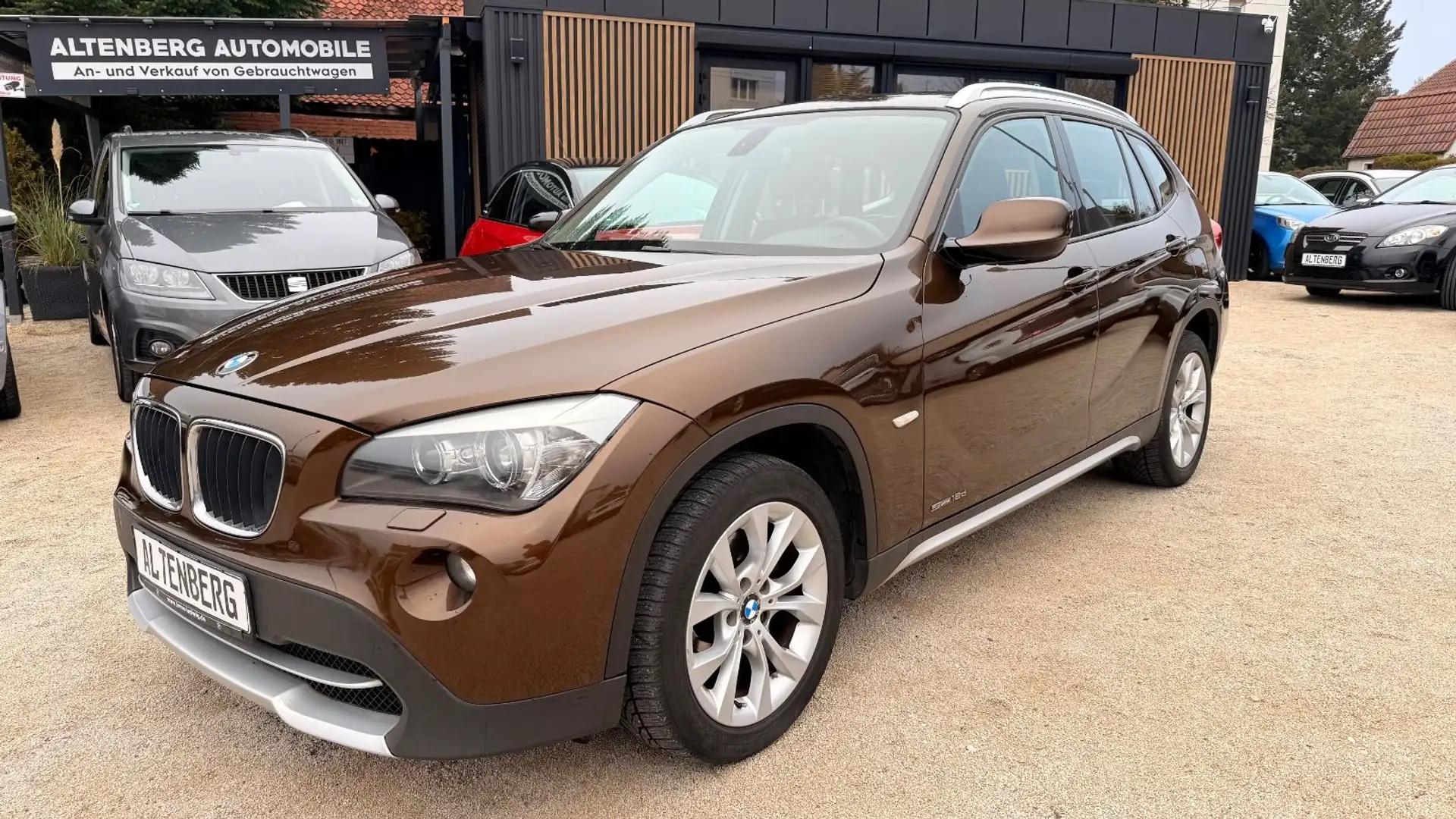 BMW X1 18 d sDrive Bruin - 1