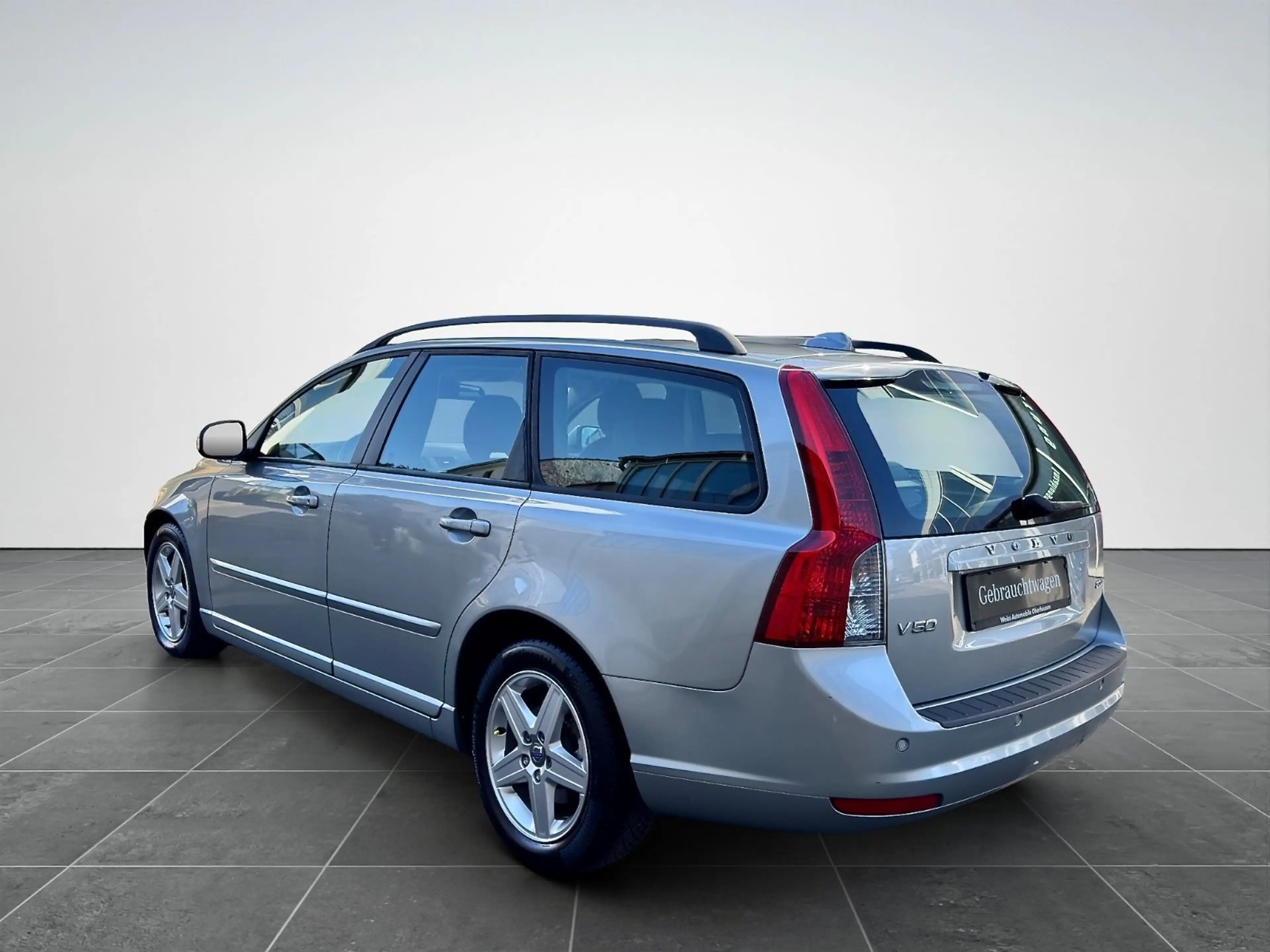 Volvo V50 2.0D*6 GANG*LEDER*XENON*PDC*SHZ*2 HAND* — photo 5