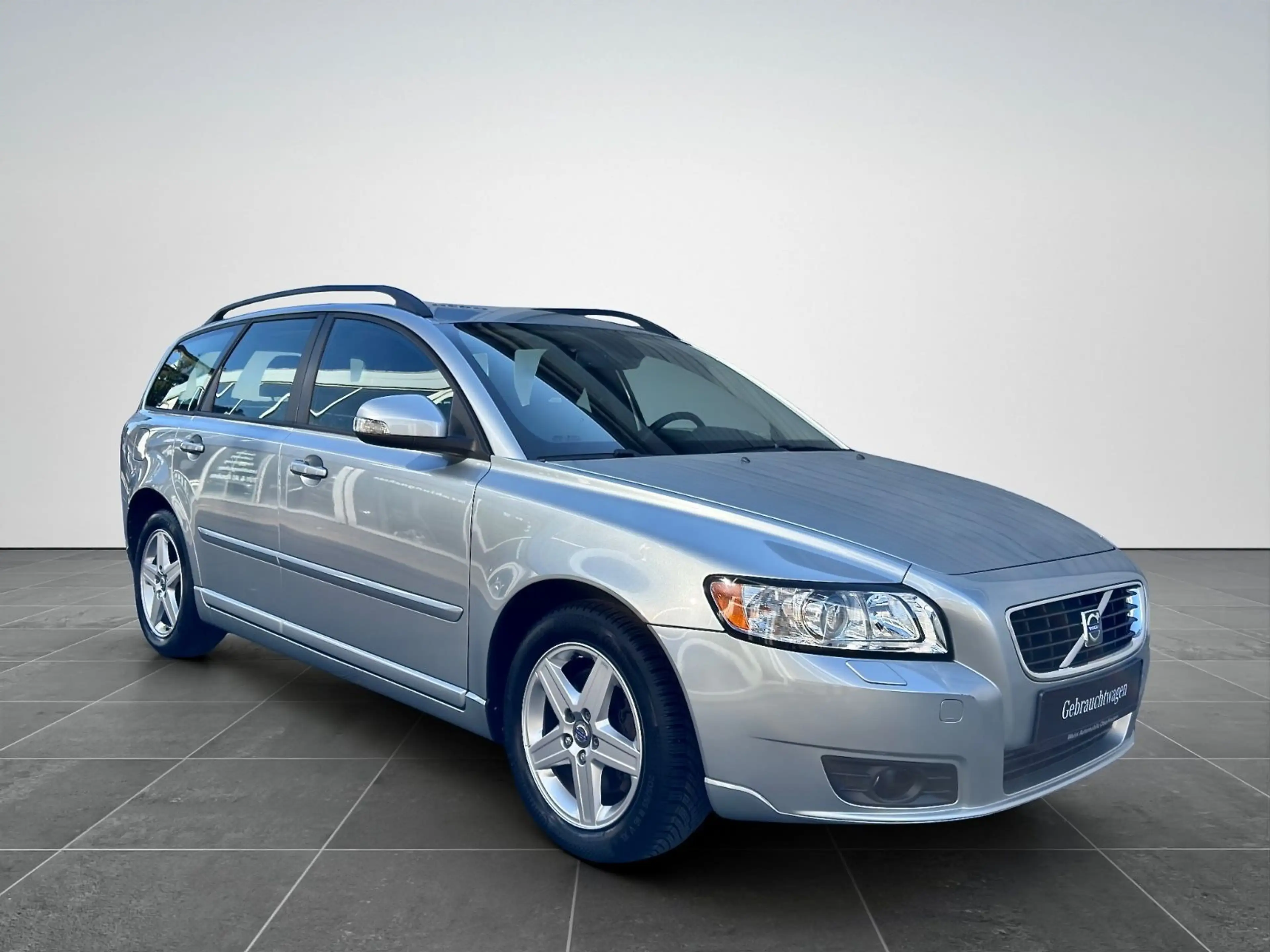 Volvo V50 2.0D*6 GANG*LEDER*XENON*PDC*SHZ*2 HAND* — photo 2