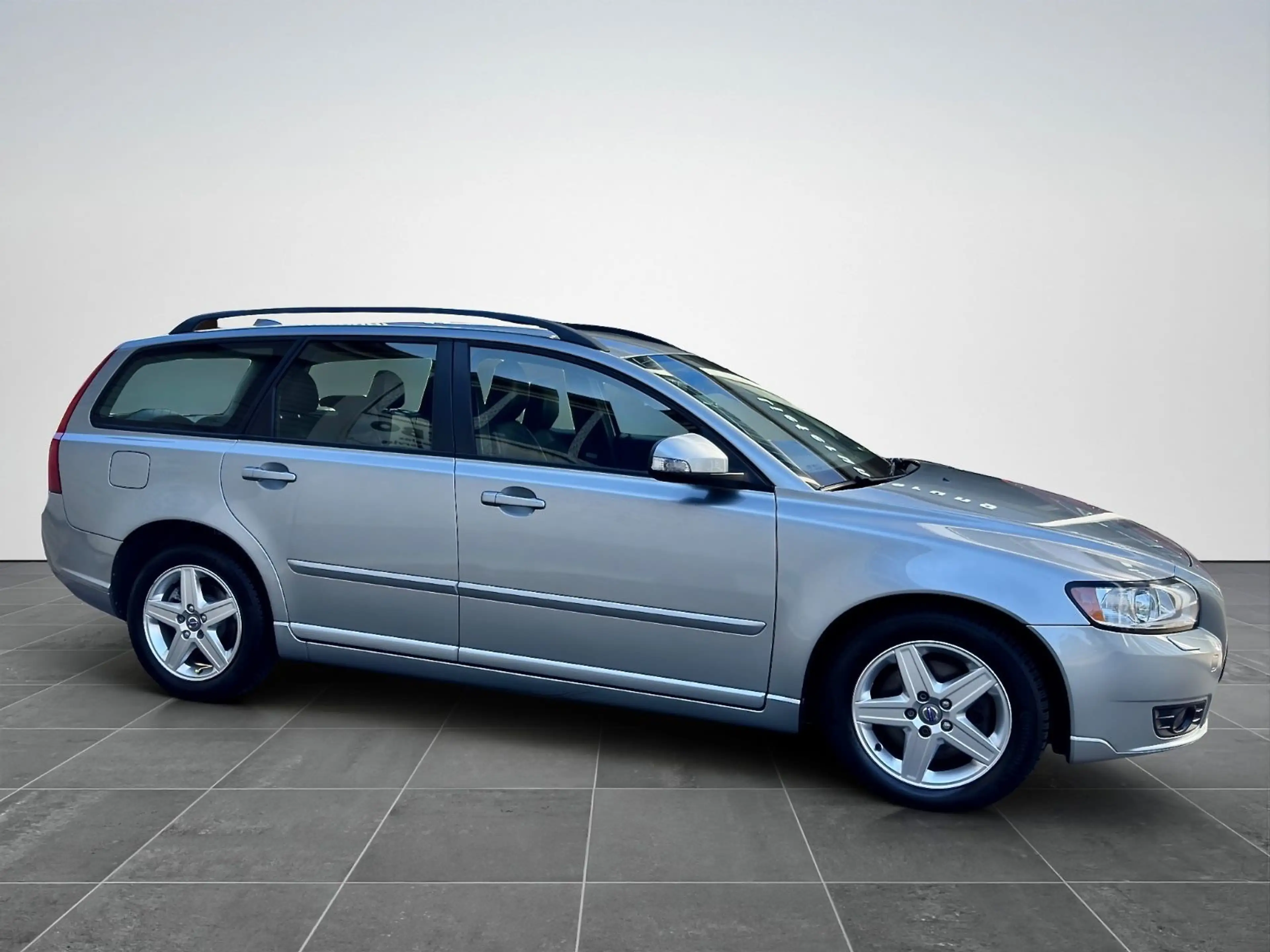 Volvo V50 2.0D*6 GANG*LEDER*XENON*PDC*SHZ*2 HAND* — photo 3