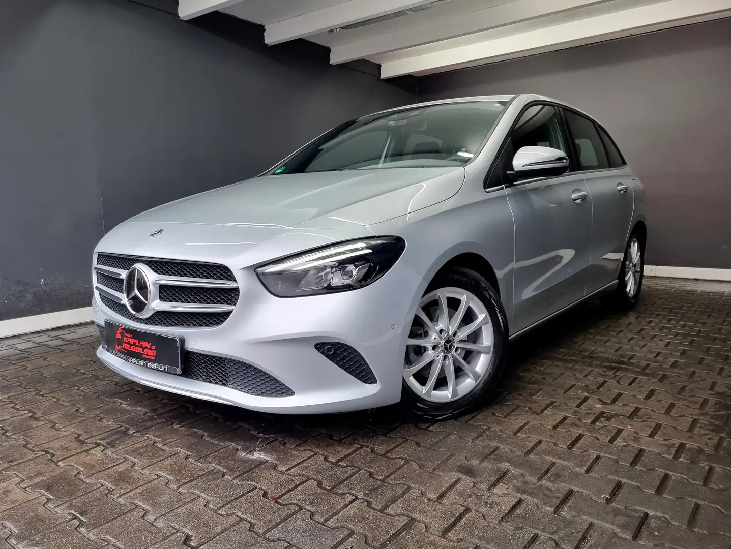 Mercedes-Benz B 200 d, 8G, DISTRONIC, R-KAMERA, LED, LEDER Silber - 1