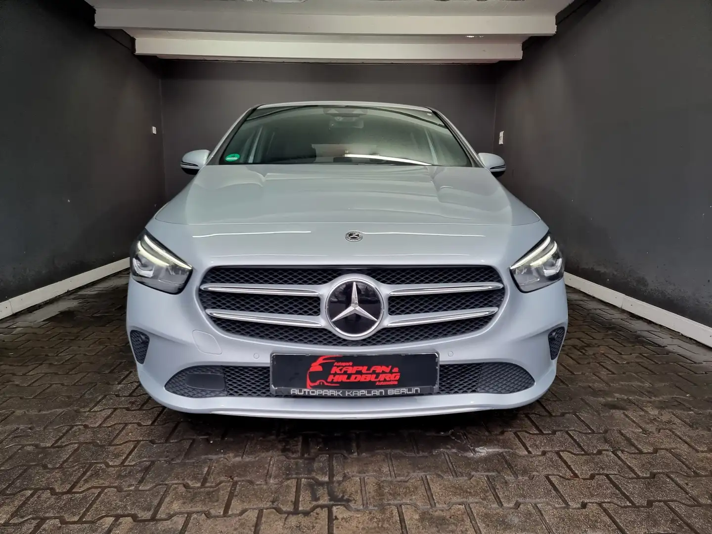 Mercedes-Benz B 200 d, 8G, DISTRONIC, R-KAMERA, LED, LEDER Silber - 2