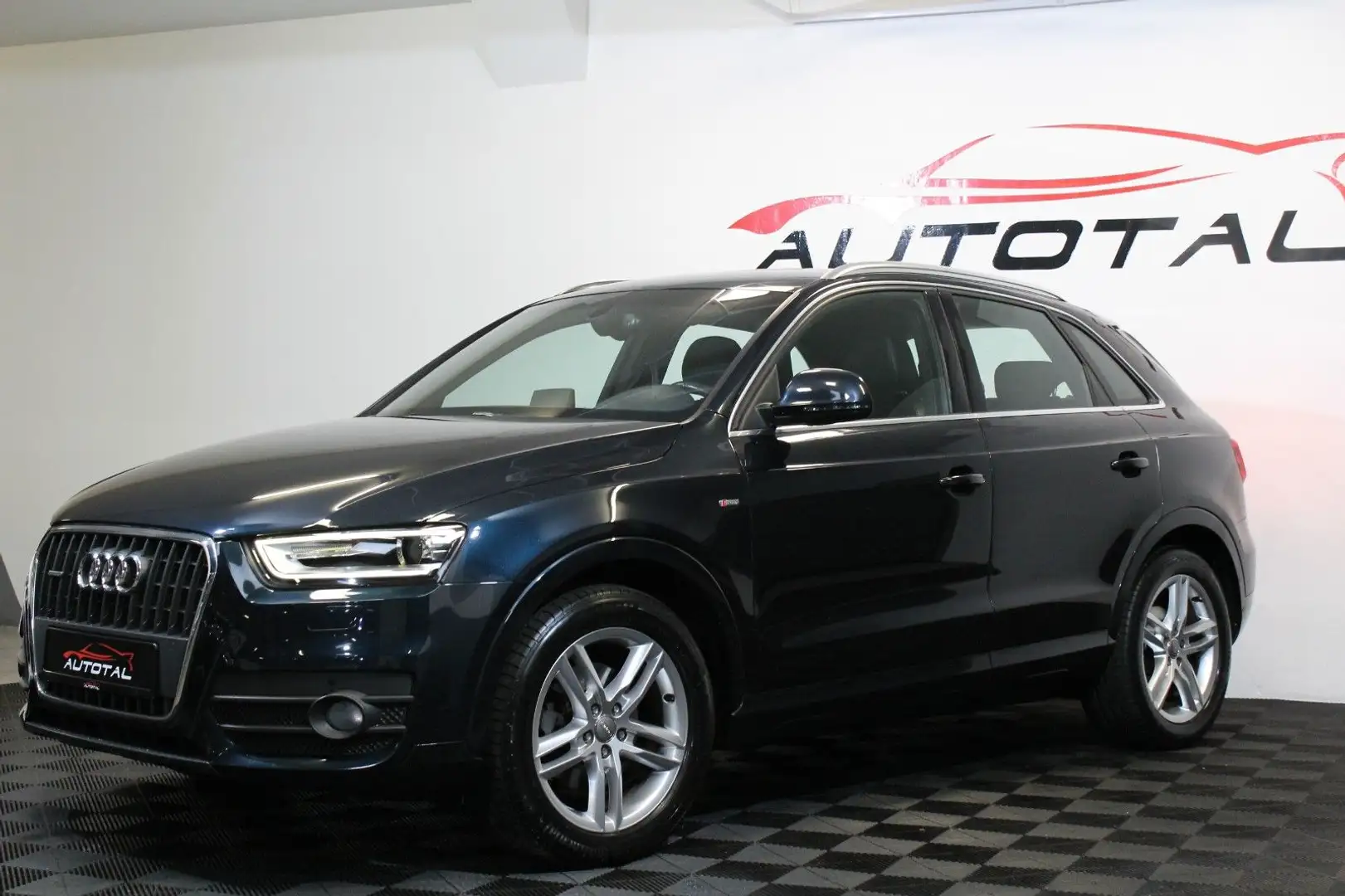 Audi Q3 2.0 TDI quattro*S Line Plus*Stronic*Navi*LED* Синій - 2