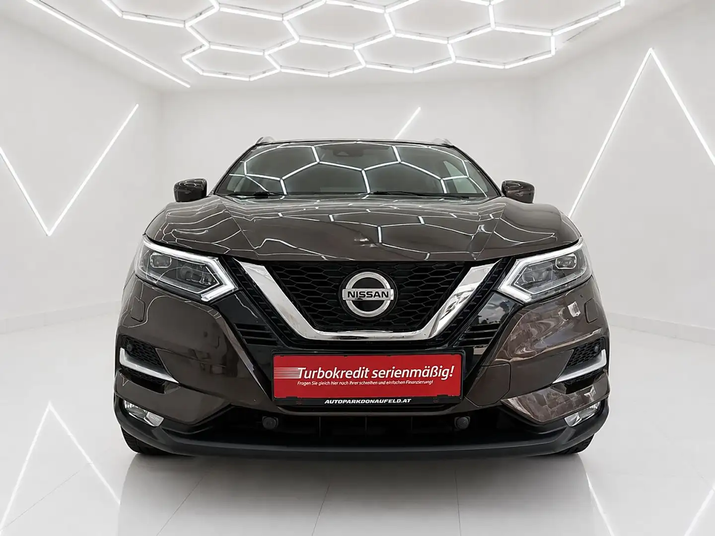 Nissan Qashqai 1,5 dCi N-Connecta Aut./PANORAMADACH/GEPFLEGT Braun - 2