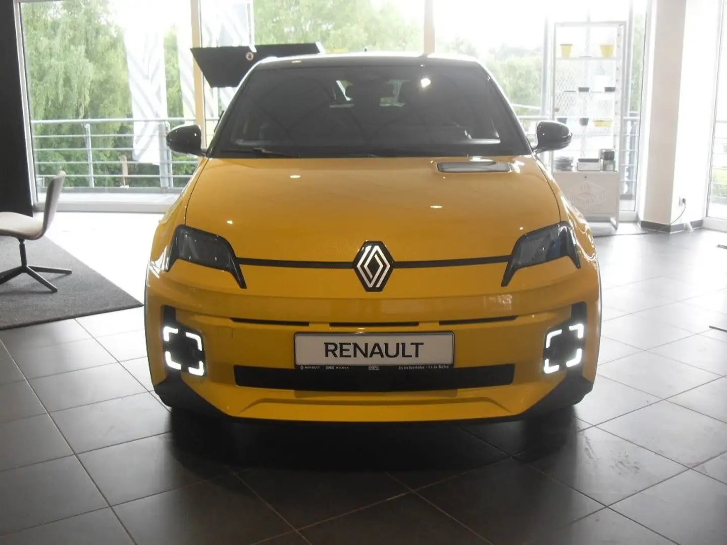 Renault R 5 Techno 120 Urban Range Amarillo - 2