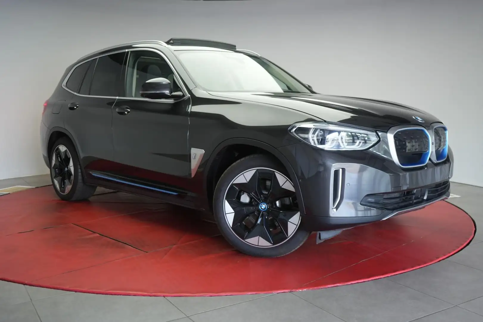 BMW iX3 Impressive Navi/Leder/ACC/Kamera/Virtual/HUD Grau - 1