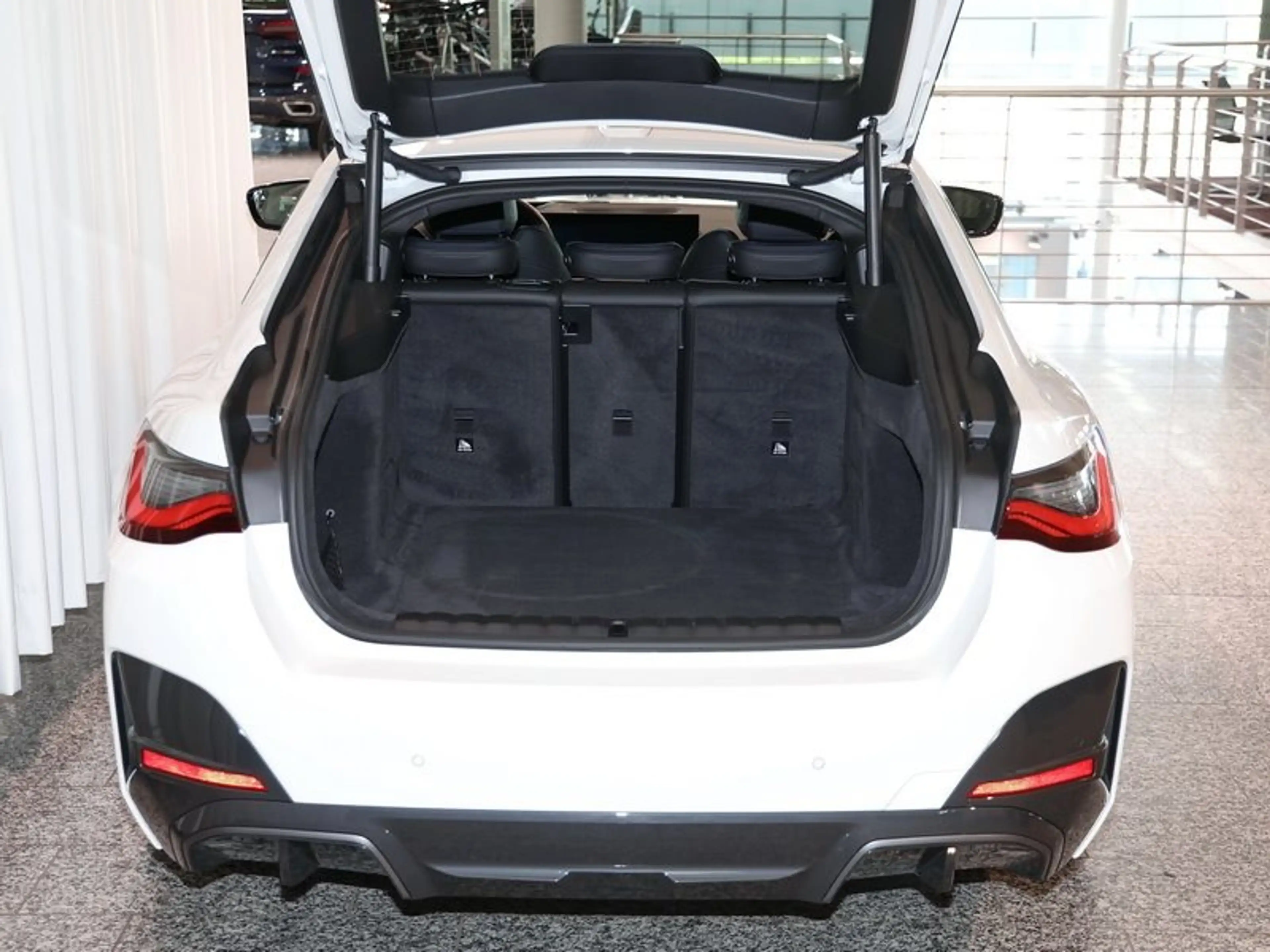 BMW i4 eDrive40 Gran Coupé M Sport DrivAssProf LED RFK Hi — photo 12