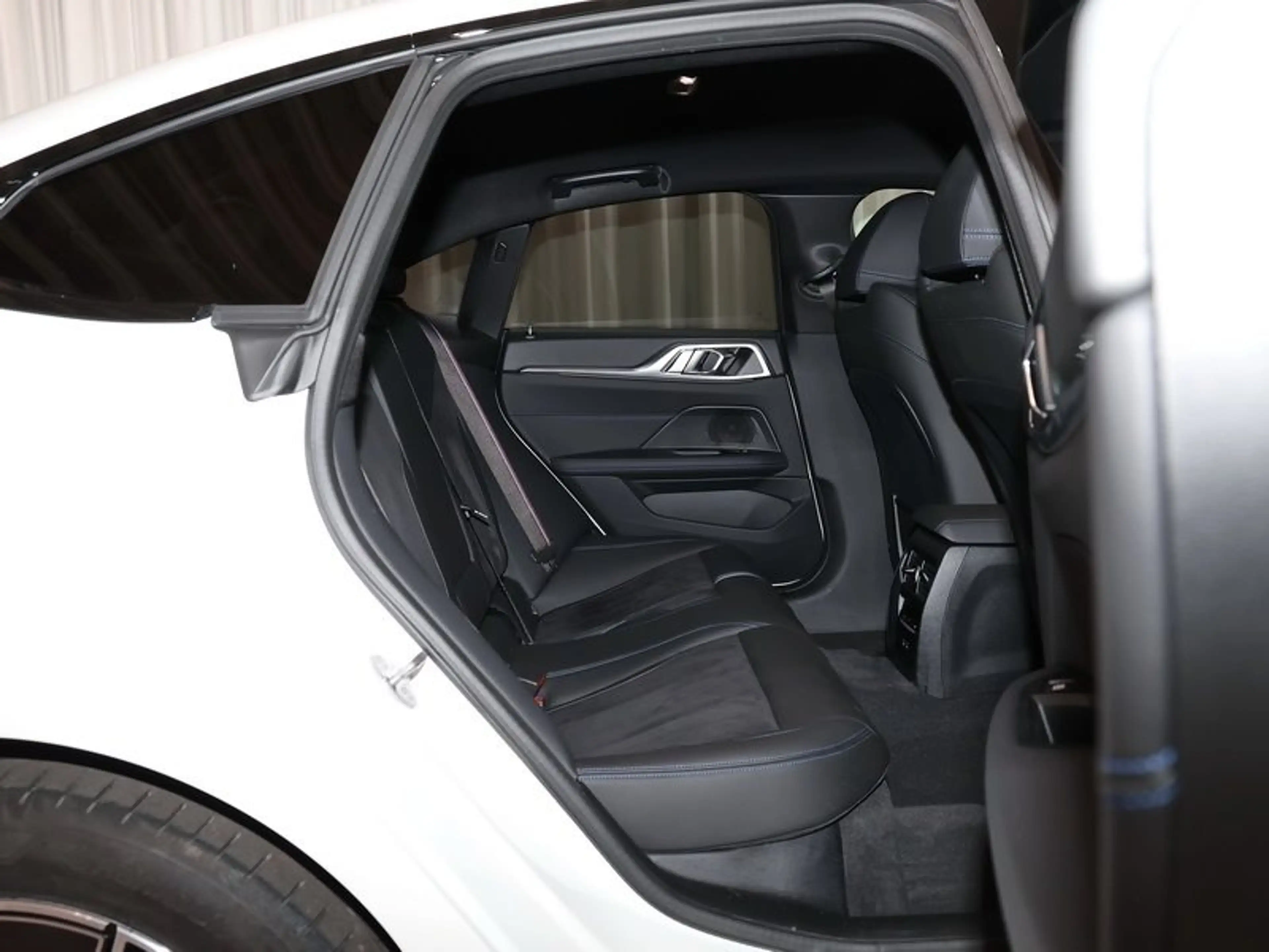 BMW i4 eDrive40 Gran Coupé M Sport DrivAssProf LED RFK Hi — photo 11
