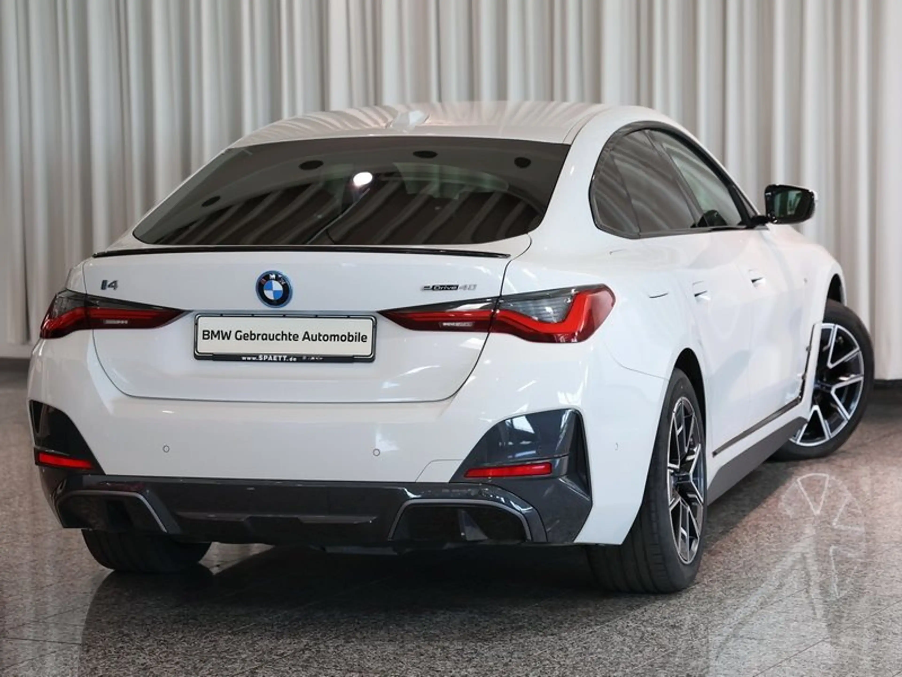BMW i4 eDrive40 Gran Coupé M Sport DrivAssProf LED RFK Hi — photo 3