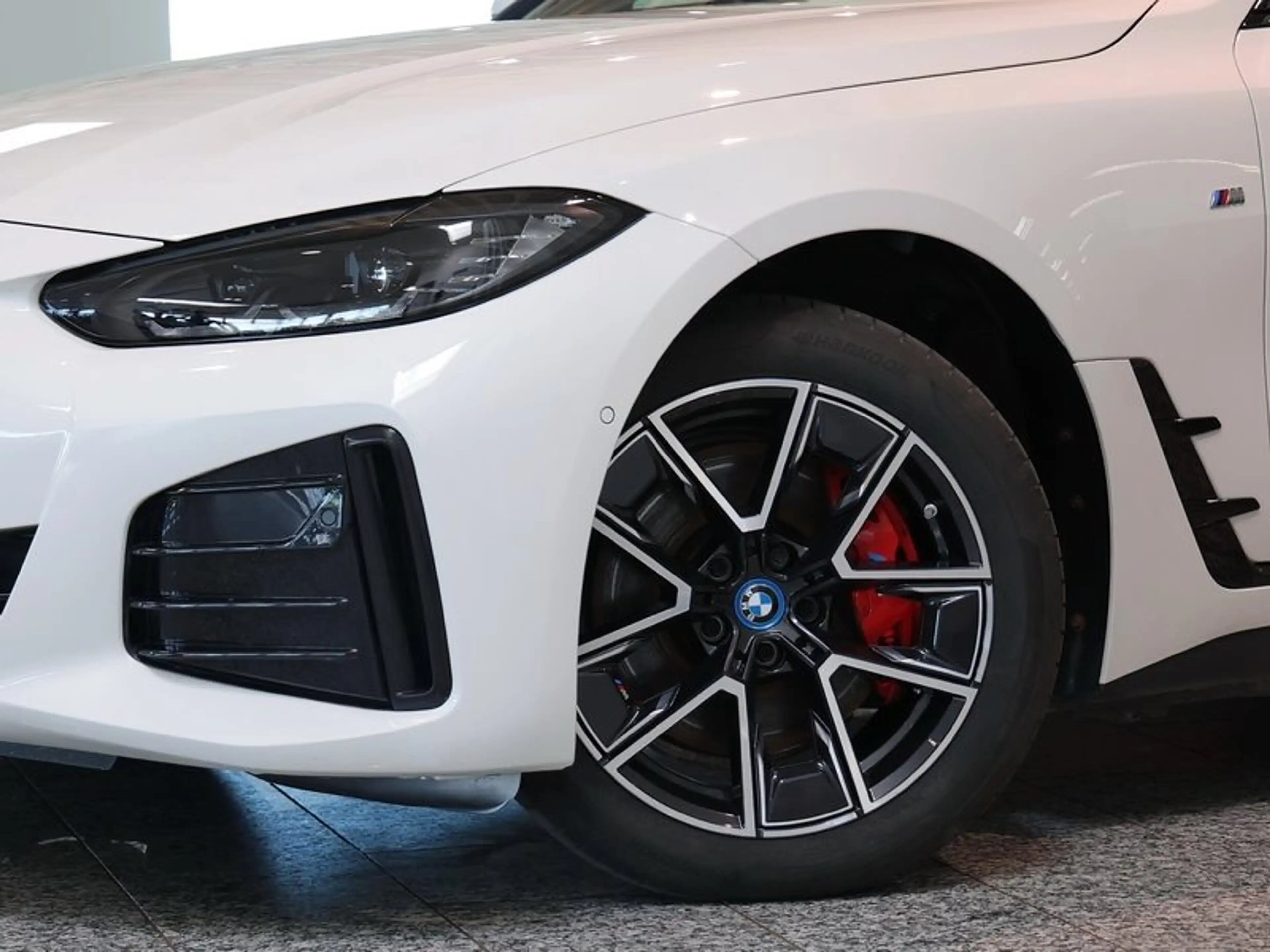 BMW i4 eDrive40 Gran Coupé M Sport DrivAssProf LED RFK Hi — photo 13