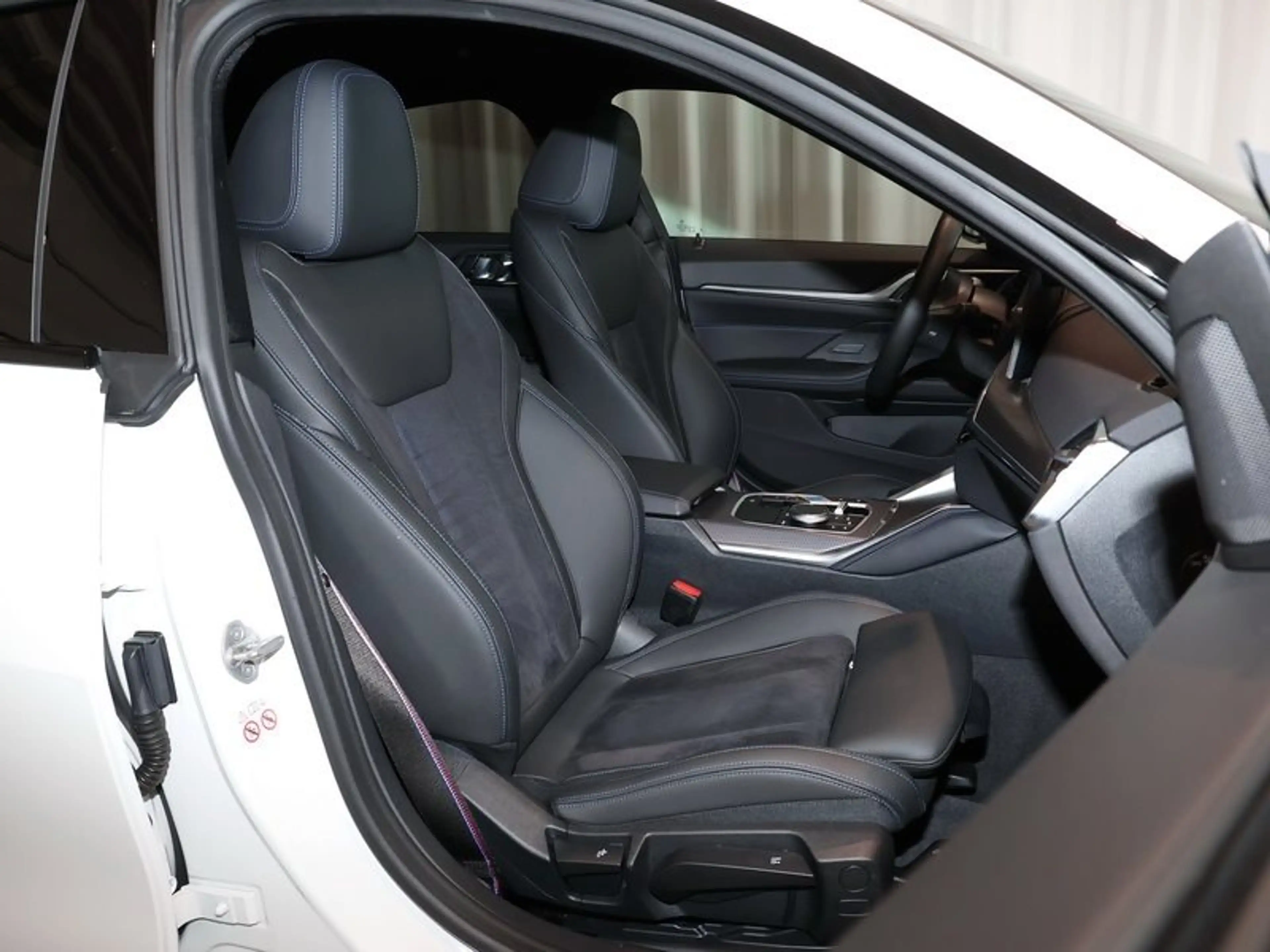 BMW i4 eDrive40 Gran Coupé M Sport DrivAssProf LED RFK Hi — photo 4