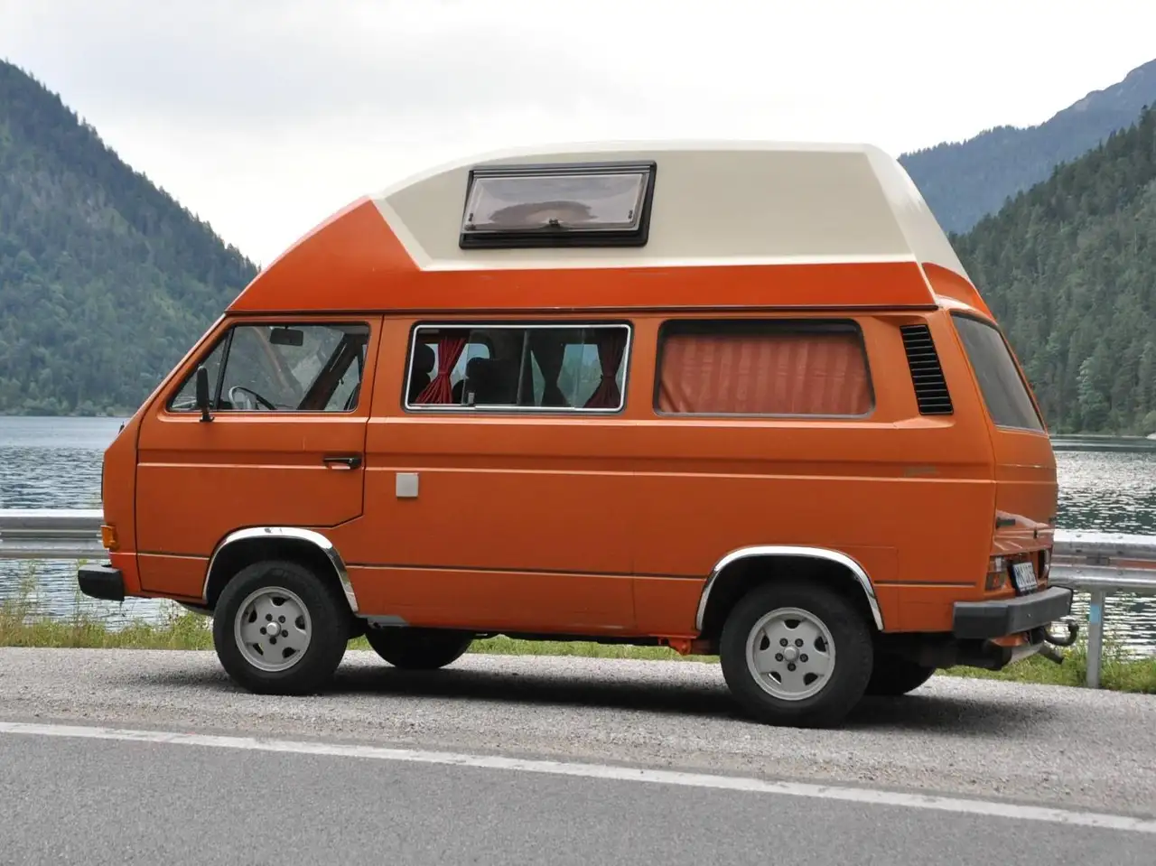 Volkswagen Bus T3 Camper Baujahr 1984, foto 2