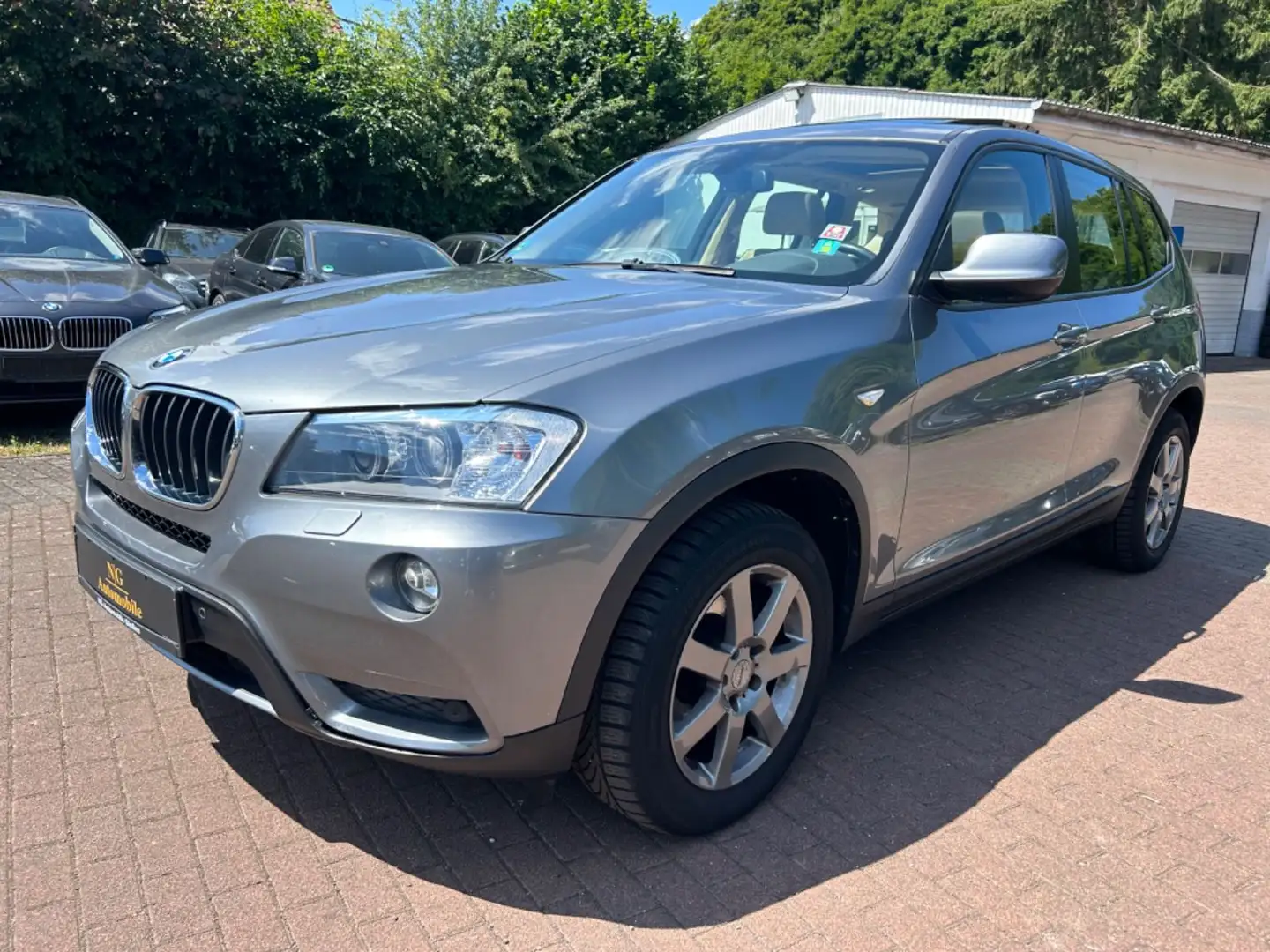 BMW X3 xDrive 20d*Sport*Xenon*Pano*Kamera*AHK*1.Hand Gris - 1