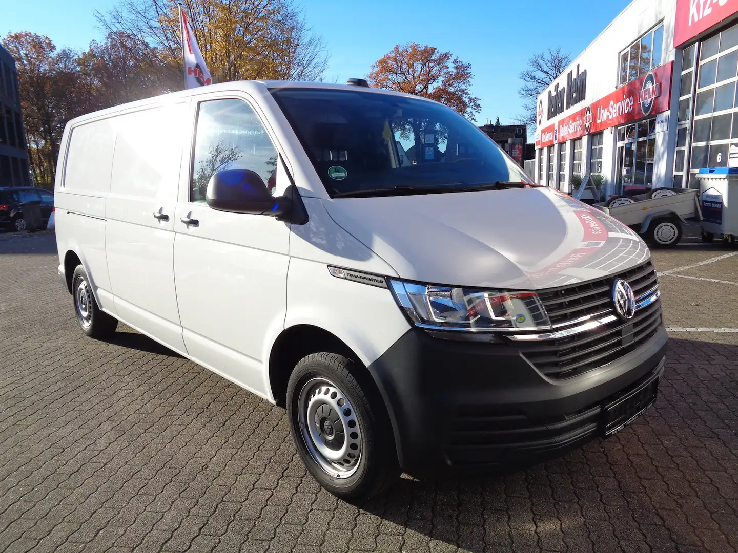 Volkswagen T6.1 Transporter 2.0 TDI lang, DSG, AHK, 1.Hand Weiß - 1