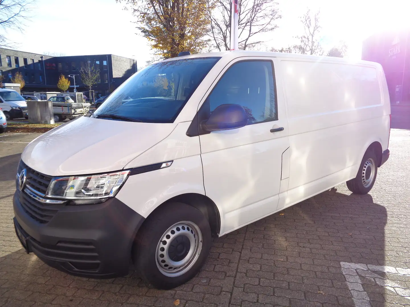 Volkswagen T6.1 Transporter 2.0 TDI lang, DSG, AHK, 1.Hand Weiß - 2