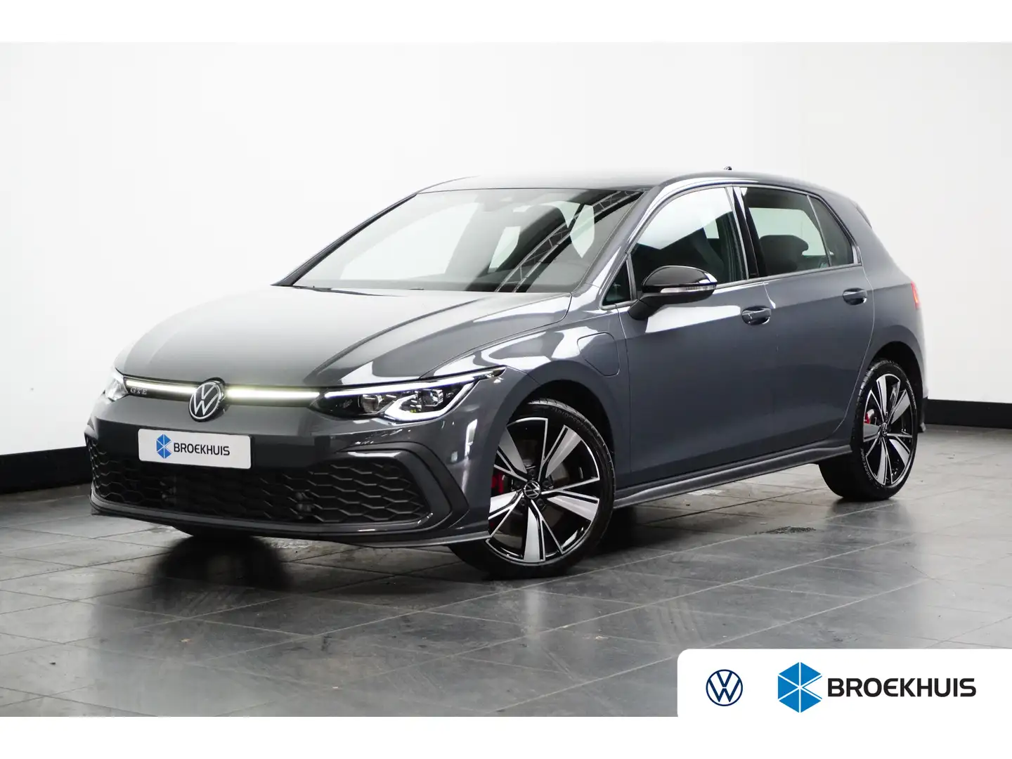 Volkswagen Golf GTE 1.4 245PK Adap.Cruise |  Fabrieksnavigatie | Led | Šedá - 1