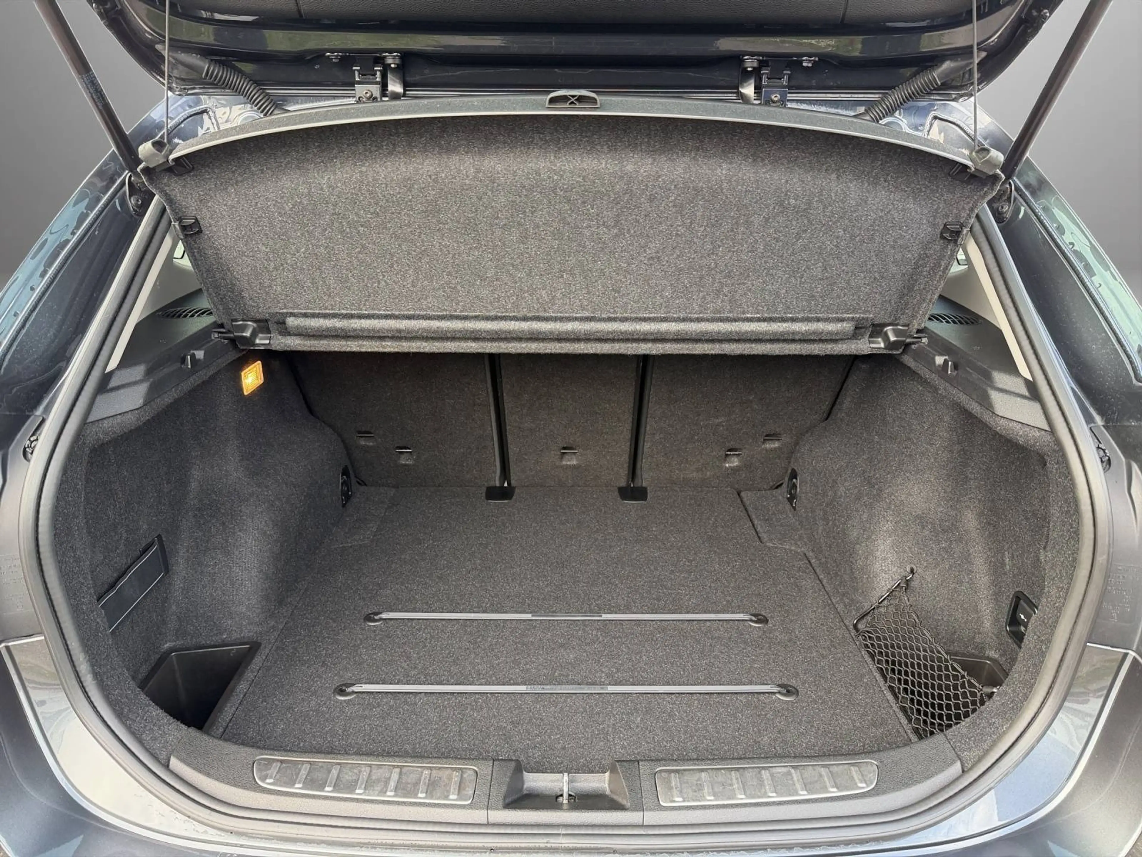 BMW X1 xDrive18d LCI Österreich-Paket Aut. *AHK, 18", SHZ, TMP, HISTORIE* — photo 9