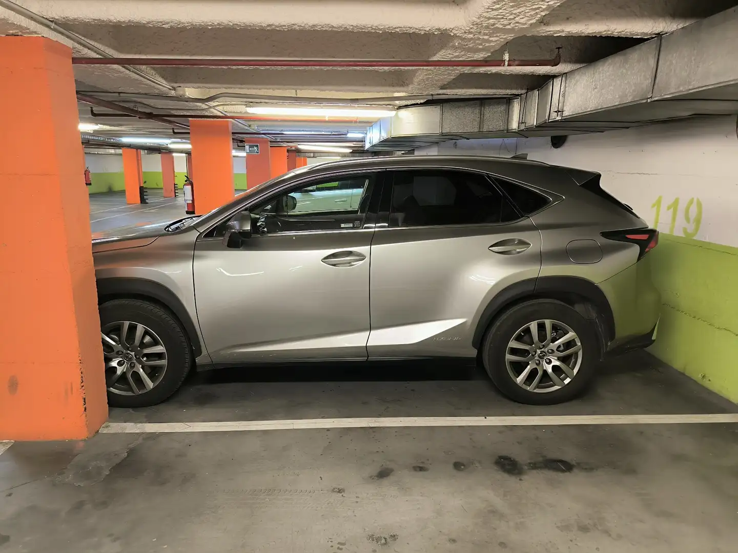 Lexus NX 300h Executive Kick Power+ Navigation 4WD - 2
