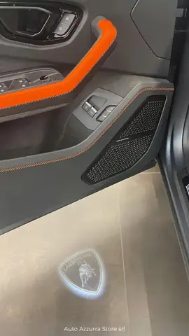 Lamborghini Urus view 7