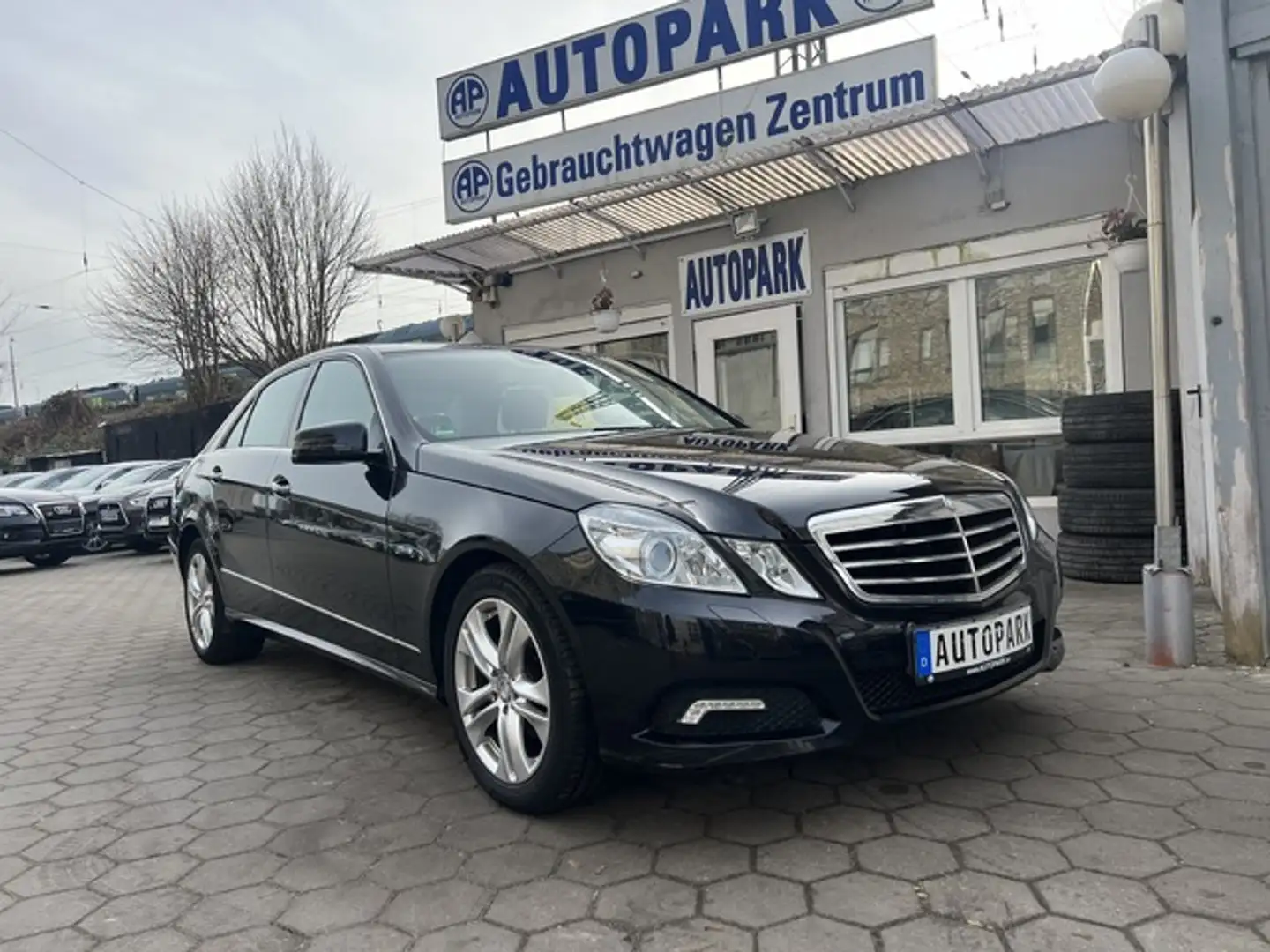 Mercedes-Benz E 200 CGI Avantgarde Limousine*Tiptronic**VOLL** Negro - 1