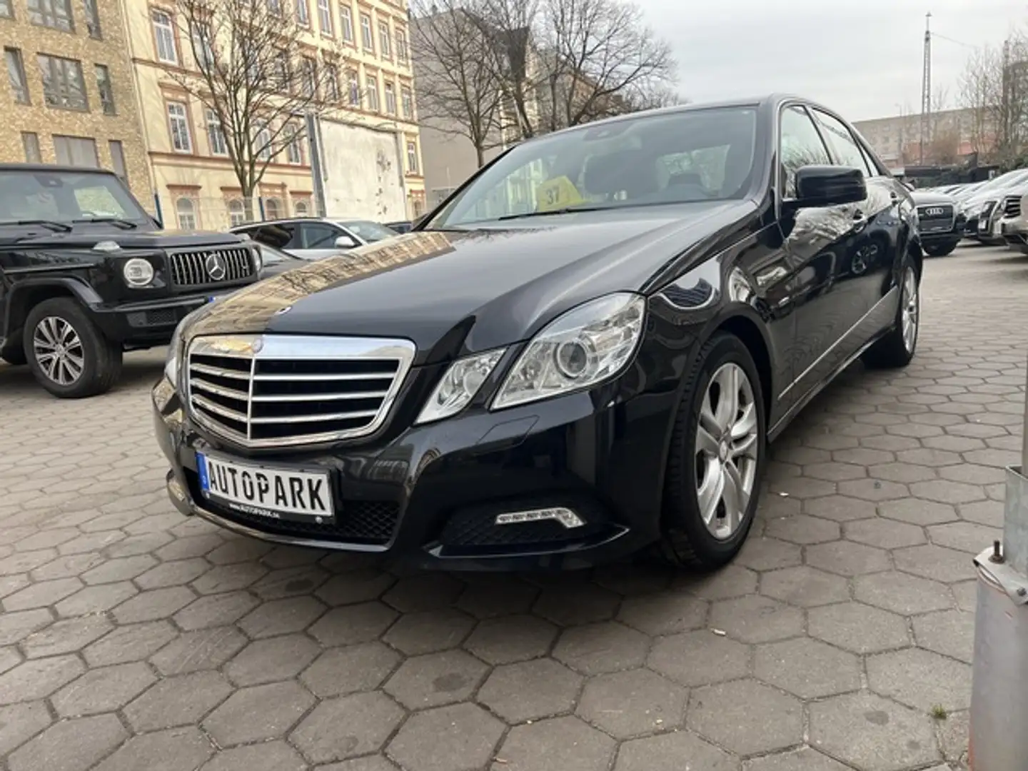Mercedes-Benz E 200 CGI Avantgarde Limousine*Tiptronic**VOLL** Zwart - 2