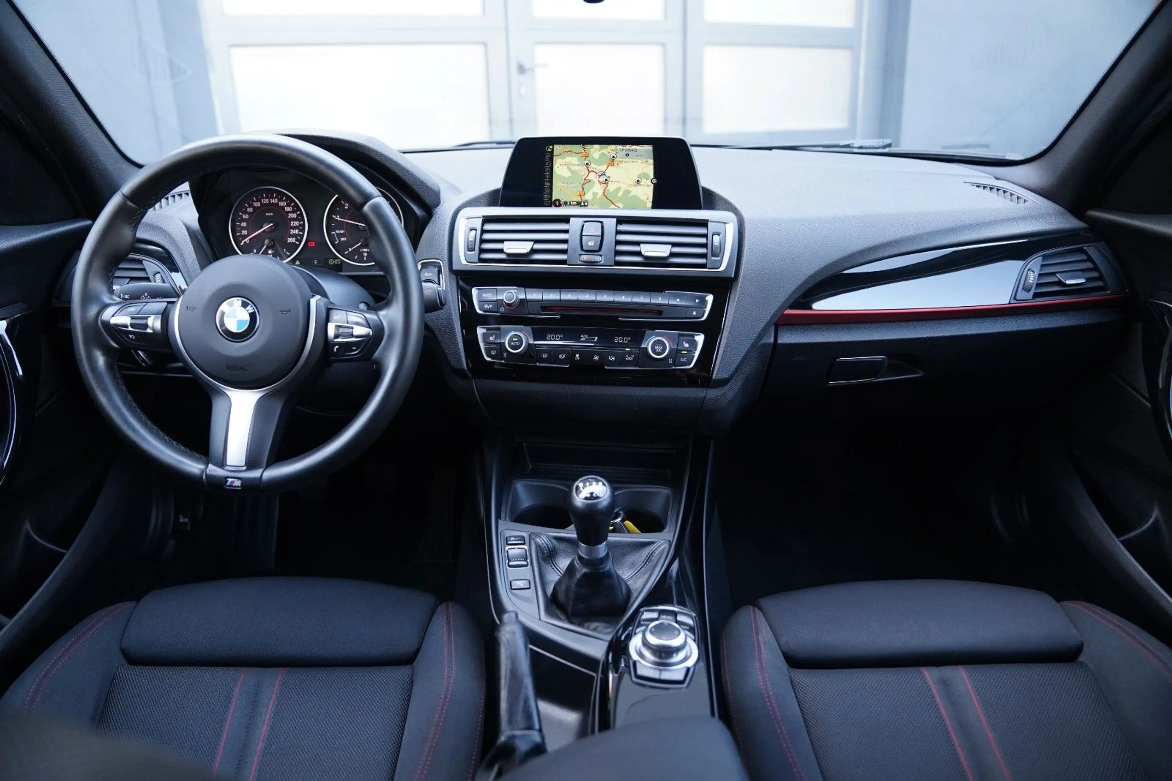 BMW 118 i Sport Line Lim. LED-Navi-PDC — photo 9