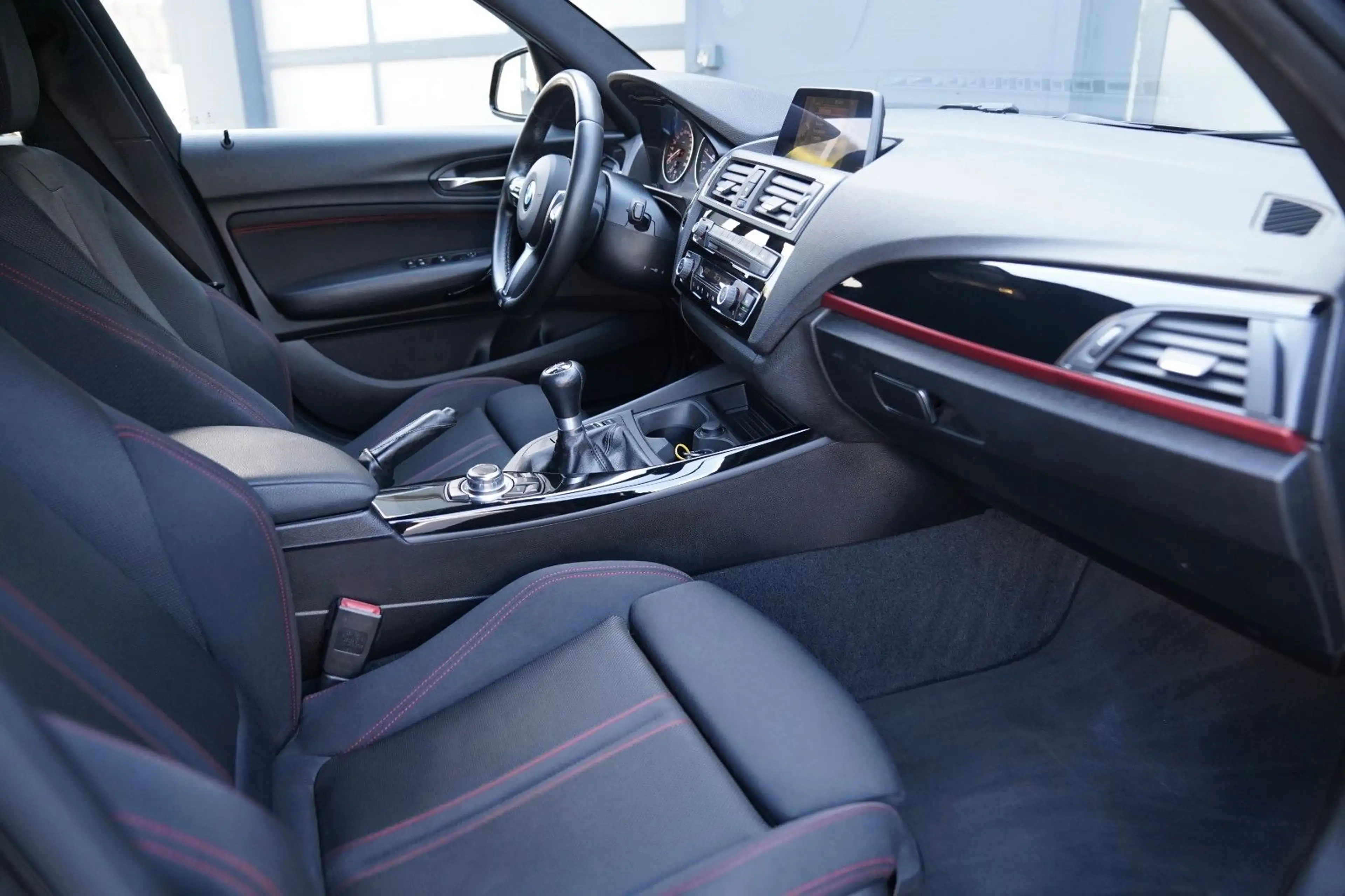 BMW 118 i Sport Line Lim. LED-Navi-PDC — photo 8